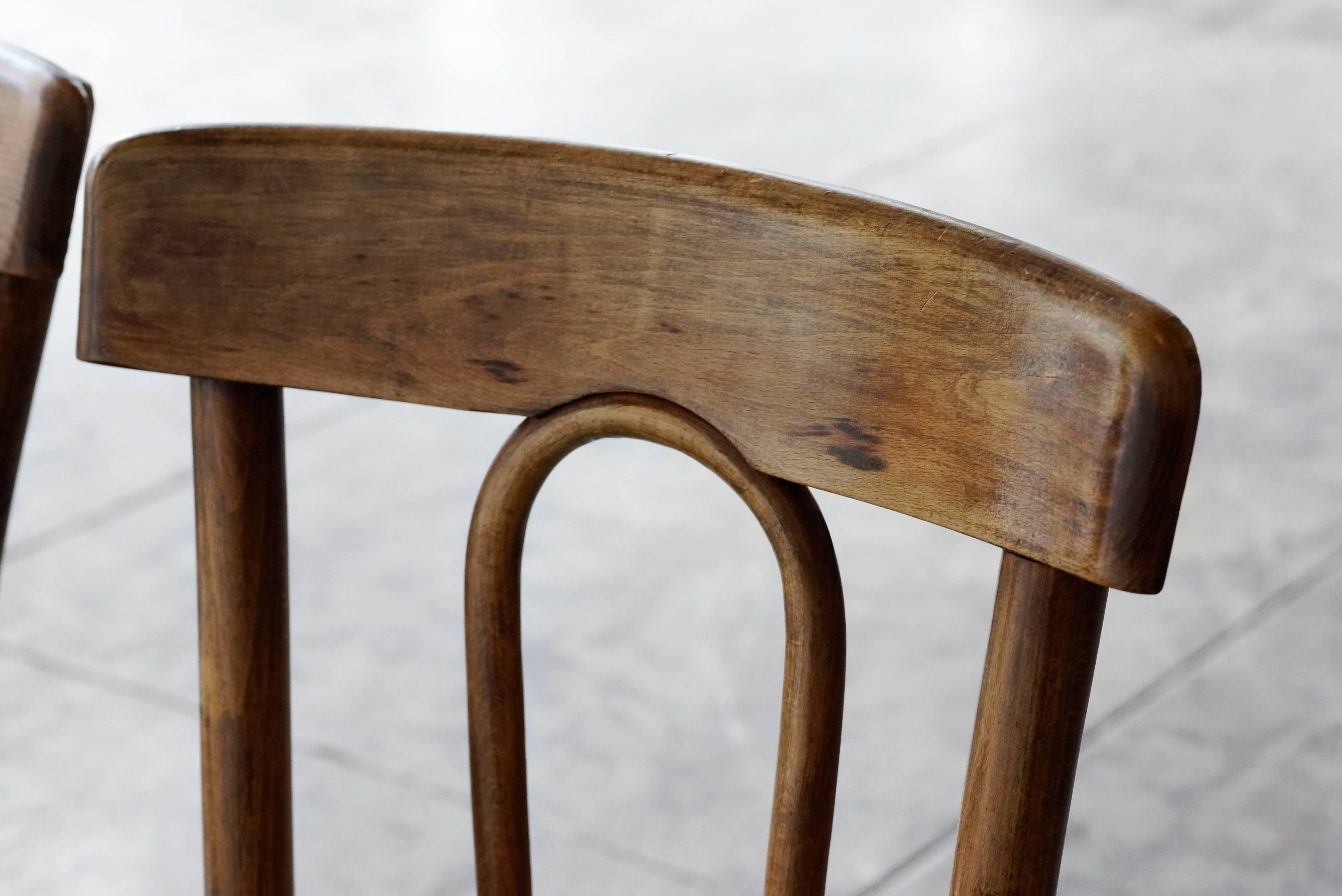 Classic Thonet bentwood bistro chairs. This early set (c. late 1800s) is rarely seen Thonet style. Features unique headrest and beautifully patterned seat. Recondition wood shows gentle signs of wear. Stamped Thonet/ Made in Poland.

Dimensions: