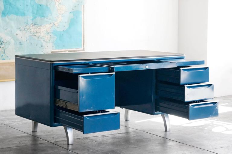 Mode Maker Tanker Desk By Raymond Loewy For General Fireproofing Co Mid Century Modern Mode Maker Tanker Desk By Raymond Loewy For General Fireproofing Co