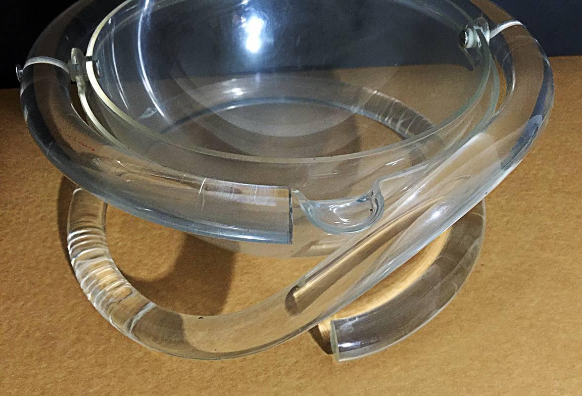 Rare Dorothy Thorpe Lucite Pretzel Stand with Orb Dish In Fair Condition In Alhambra, CA