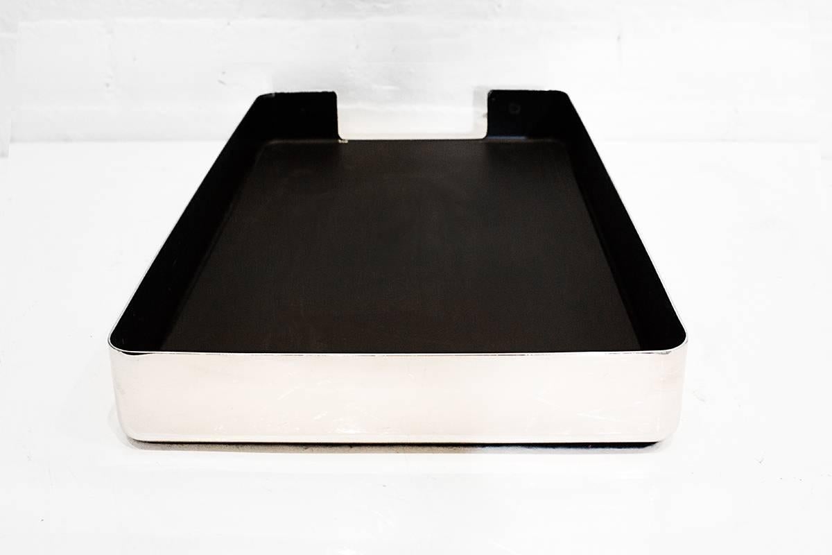 Chrome and black single letter tray. Perfect for the chrome-plated executive!

Dimensions: 15