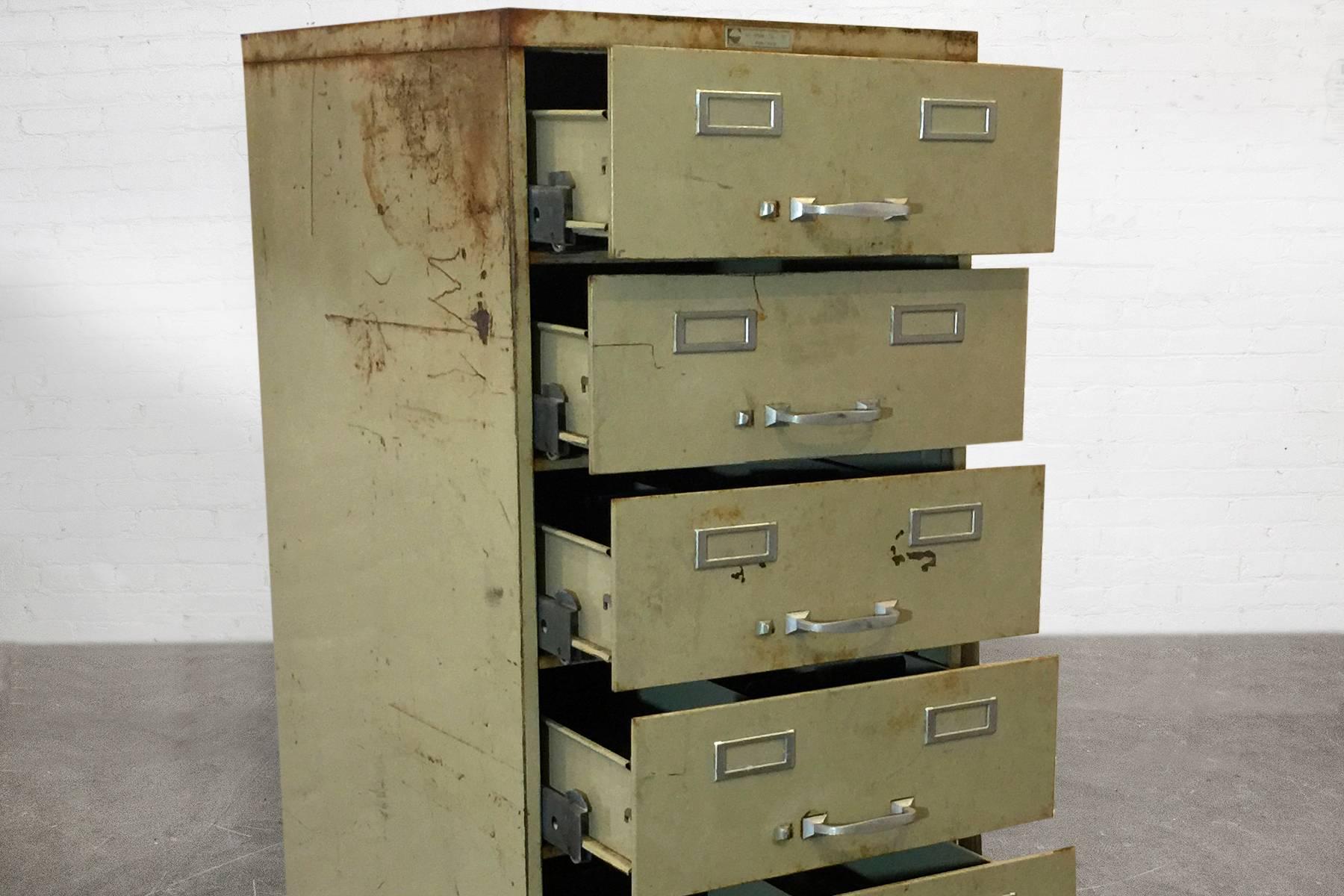 Heavy duty seven-drawer steel card file with nicely distressed putty colored finish. Drawers on heavy duty slides with two side by side compartments. Great for parts, art work and supplies.

Dimensions: 26 1/2