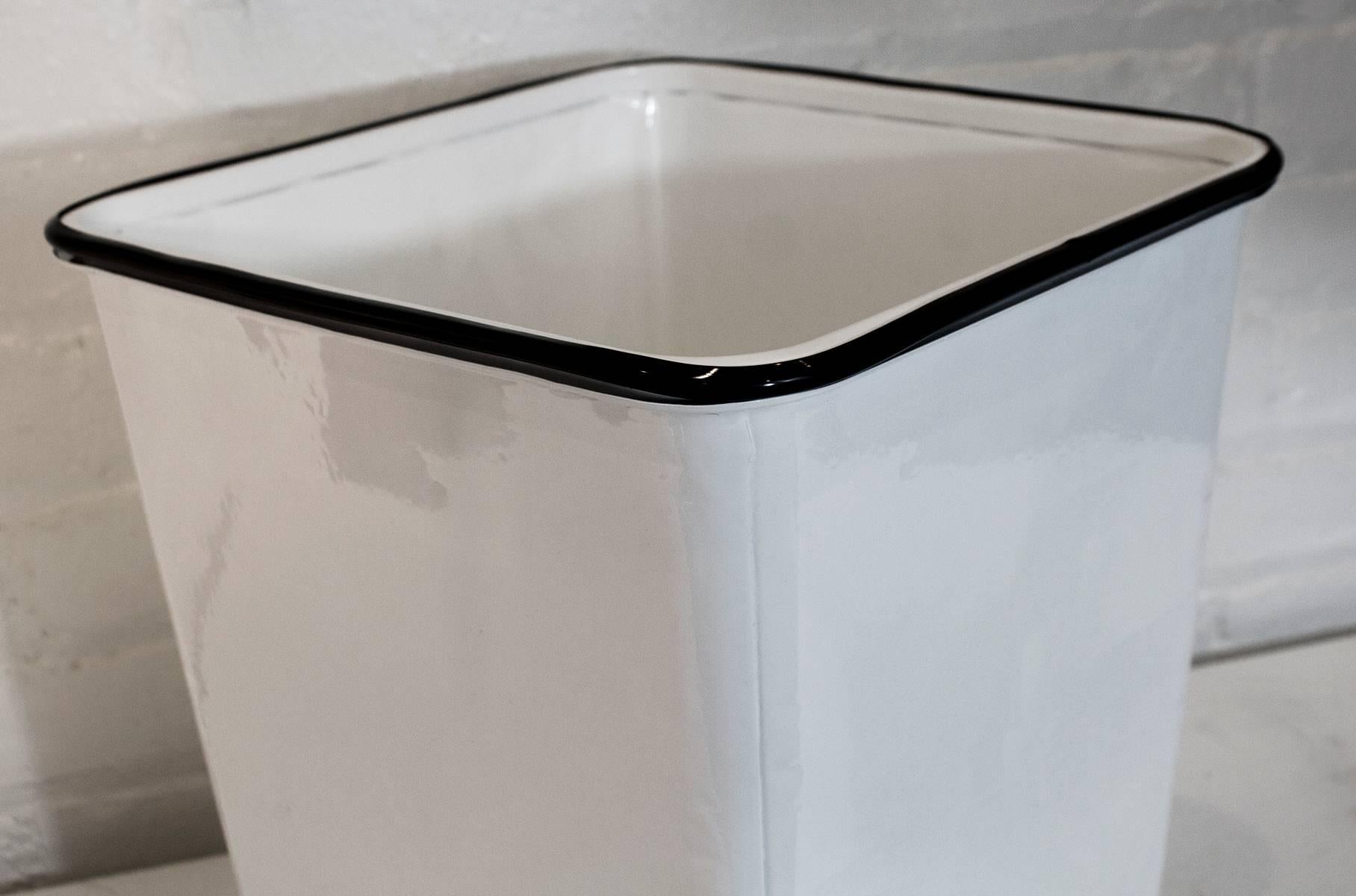 Great Machine Age square steel trash can refinished in gloss white powder coat finish. Perfect for the home, office, classroom or boardroom.
Several colors available. See other listings.

Dimensions: 13