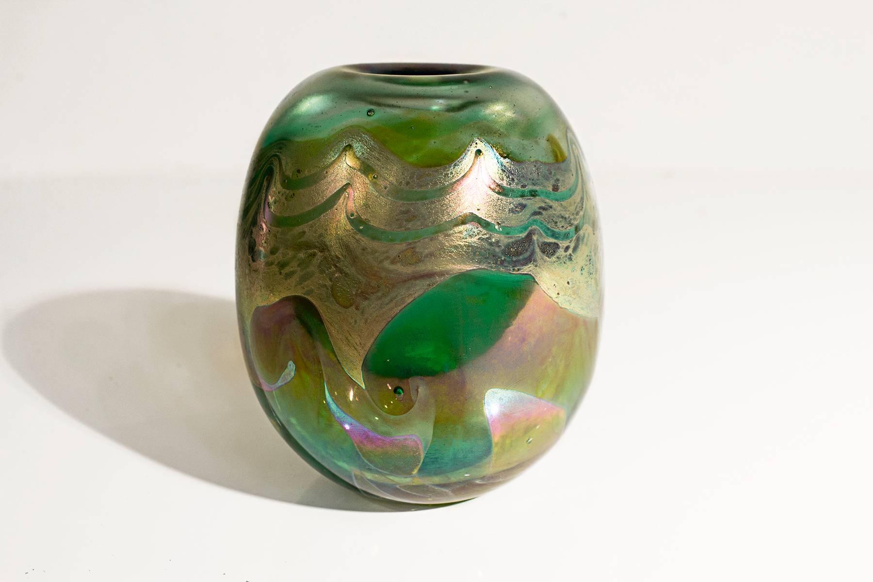 Mid-Century Modern Iridescent Pulled Feather Green and Gold Rainbow Vase, 1977