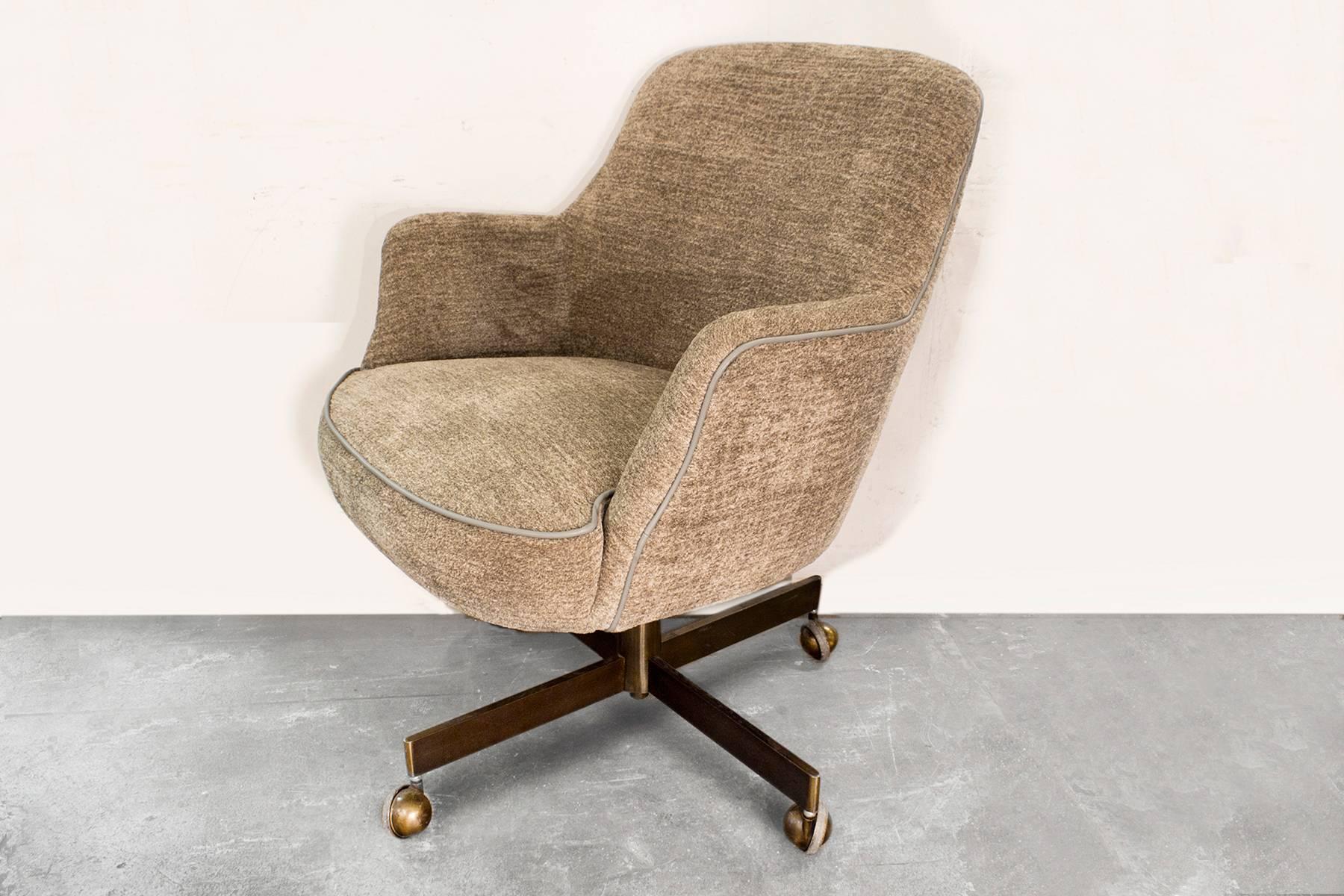 Super comfy bucket chair reupholstered in a creamy grey chenille fabric. Brass plated base and casters. Great for the home or office. Adjustable seat height and tilt mechanism.

Dimensions: 26″ D x 26″ W x 33″ H.
Seat height: 16-20.