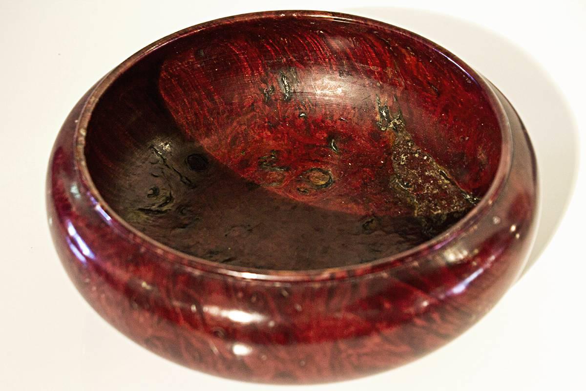 Fabulous maple burl wood bowl by master craftsman Lanny Lyell. This bowl is of exceptional quality and craftsmanship. Gorgeous wood specimen. 

Measures: 3.25