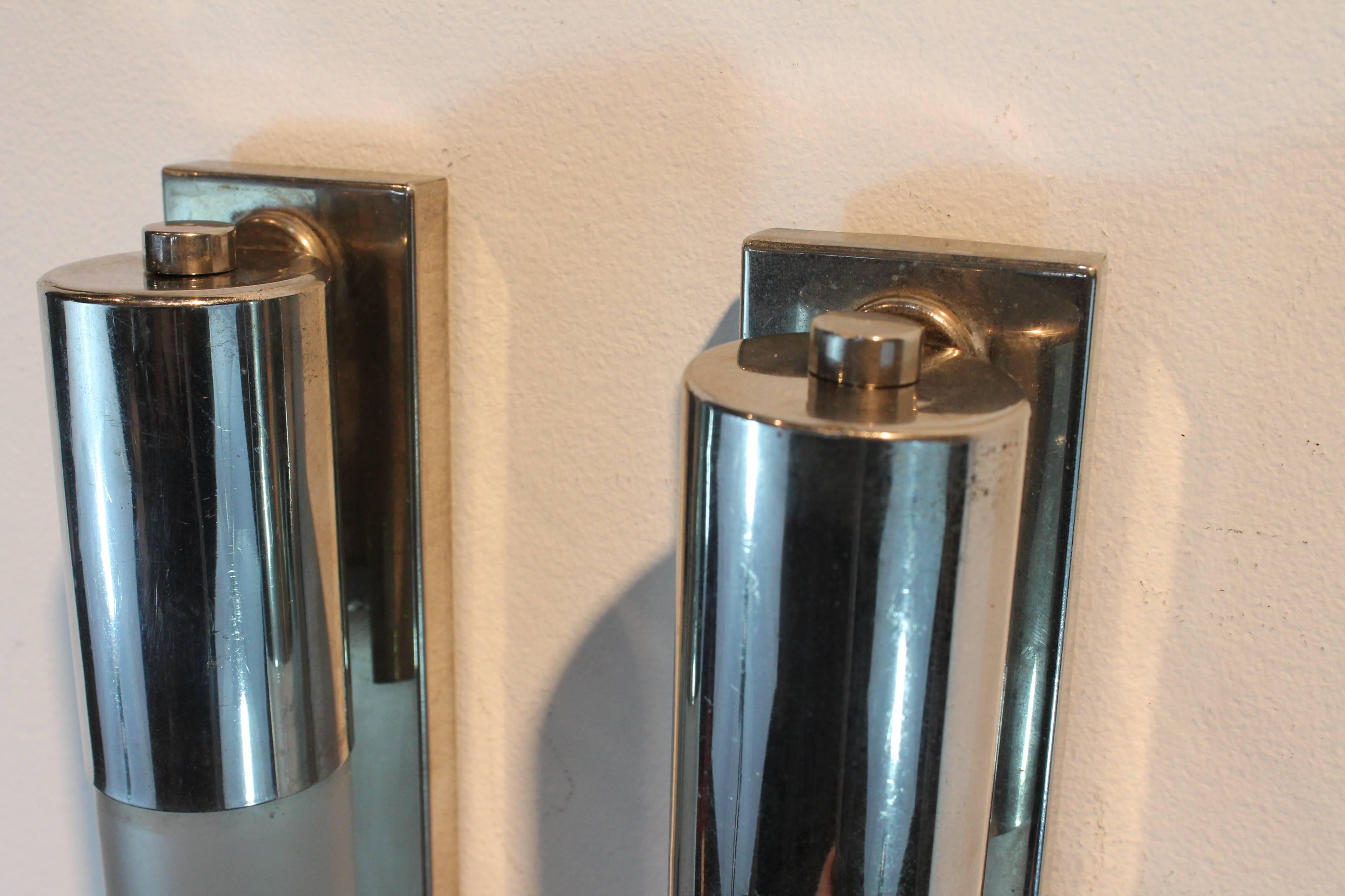 Minimal chrome Art Deco sconces that can be hung vertically or horizontally.
The chrome caps unscrew on each side to remove the chrome sleeves to change the frosted bulbs.