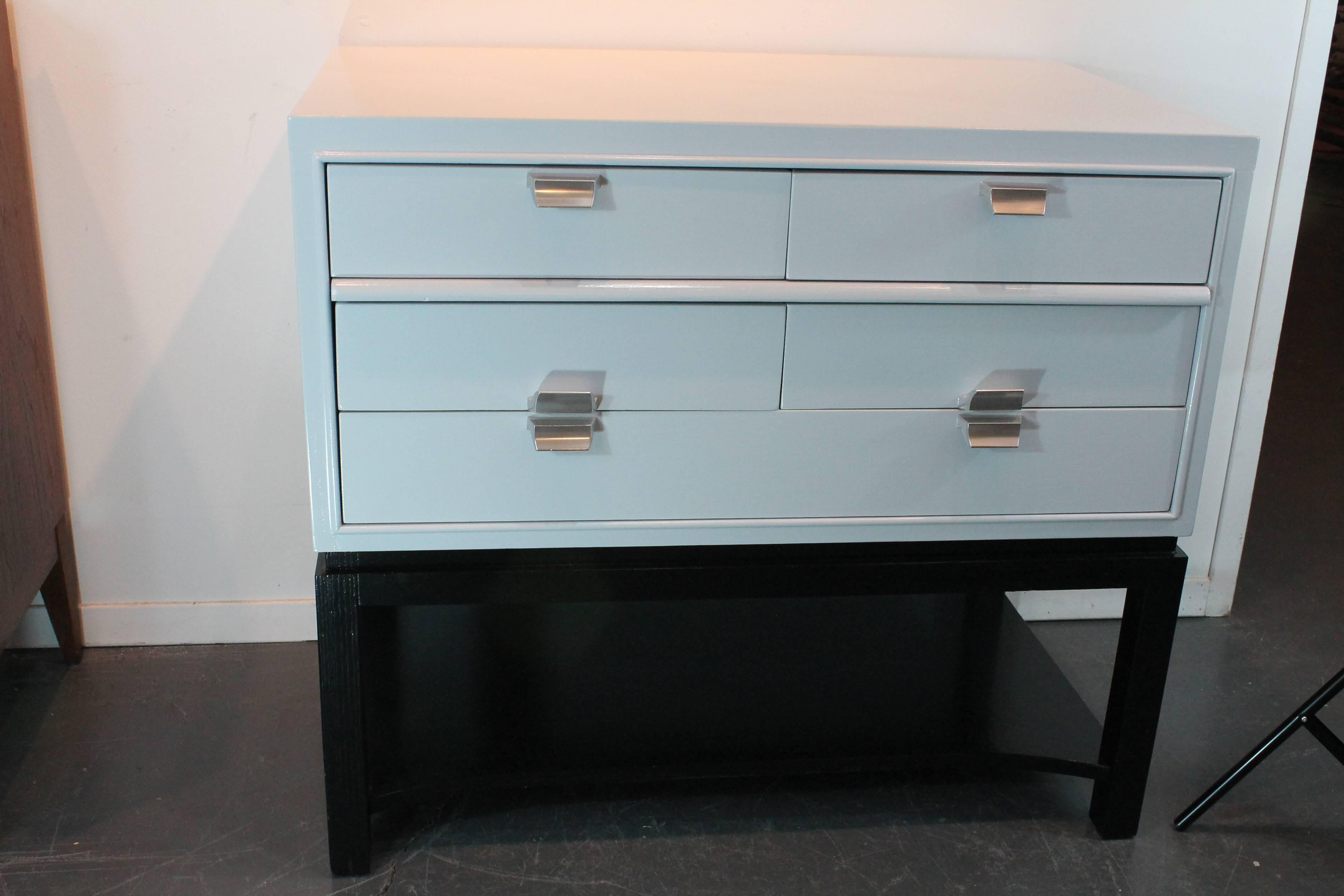 Mid-20th Century Pair of Black and White Lacquered Mid-Century Modern Cabinets For Sale