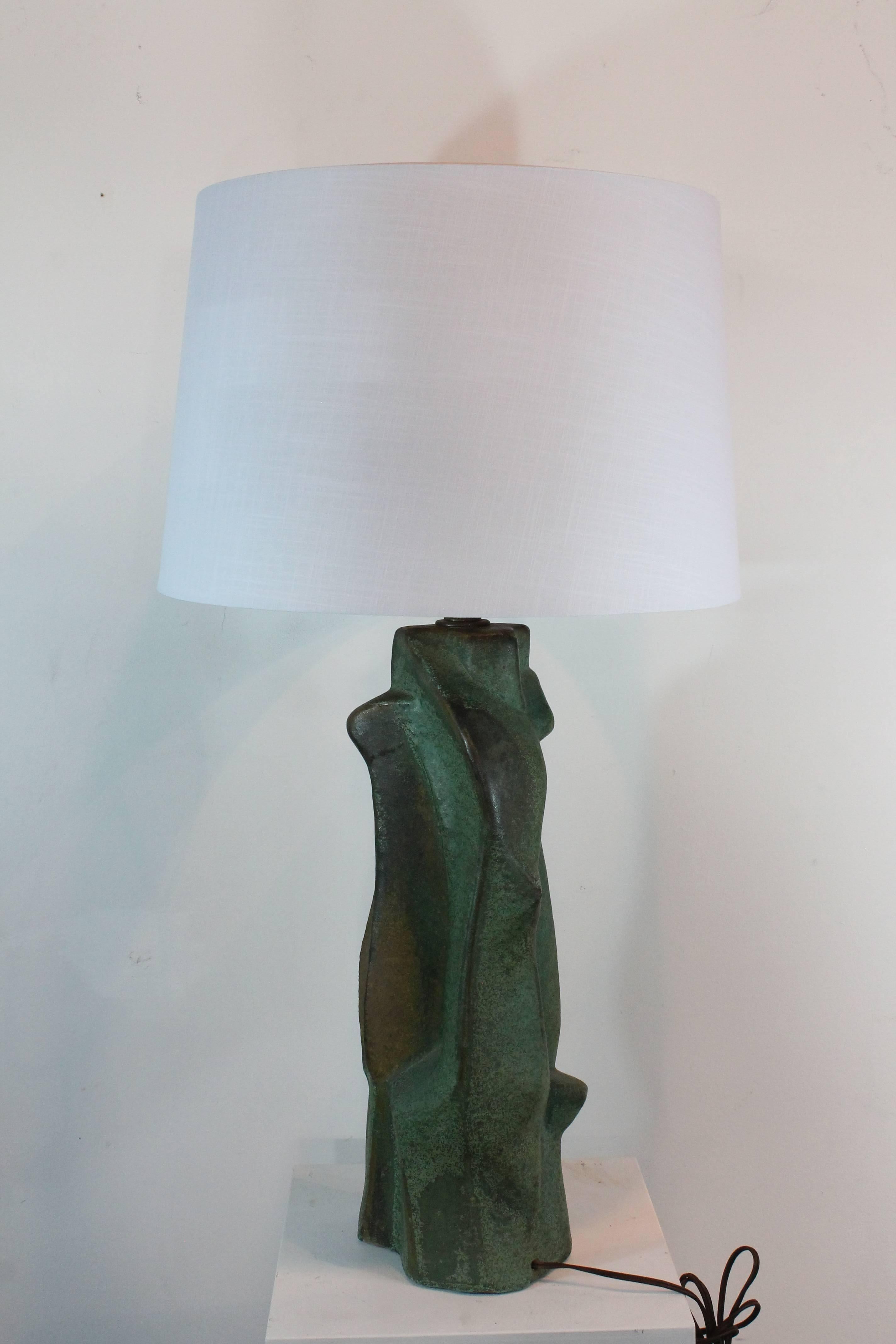 Mid-Century Modernist Organic Abstract Ceramic Lamp In Excellent Condition For Sale In 3 Oaks, MI