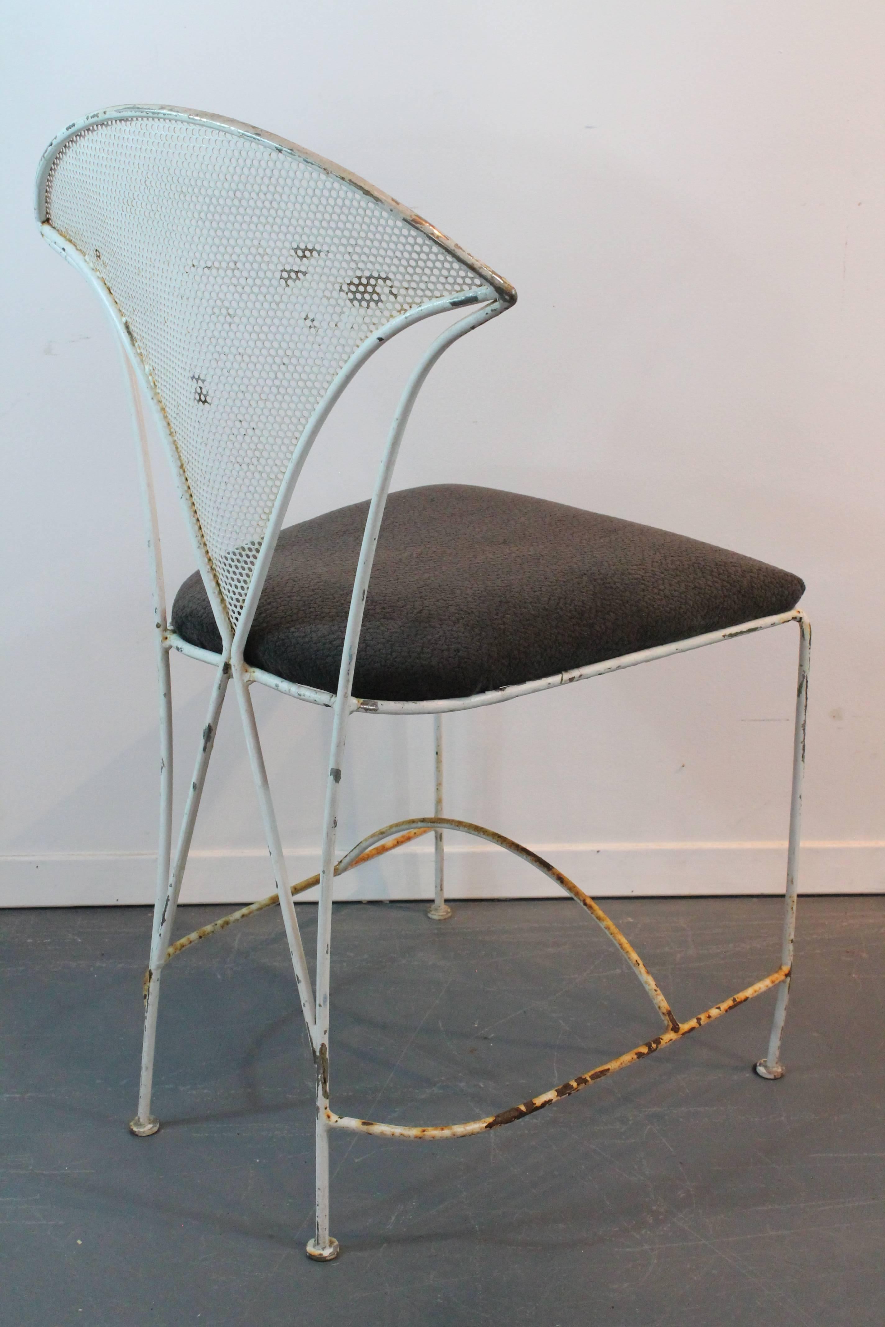 Mid-Century Modern Set of Four Mid-Century Sculptural Iron Chairs For Sale