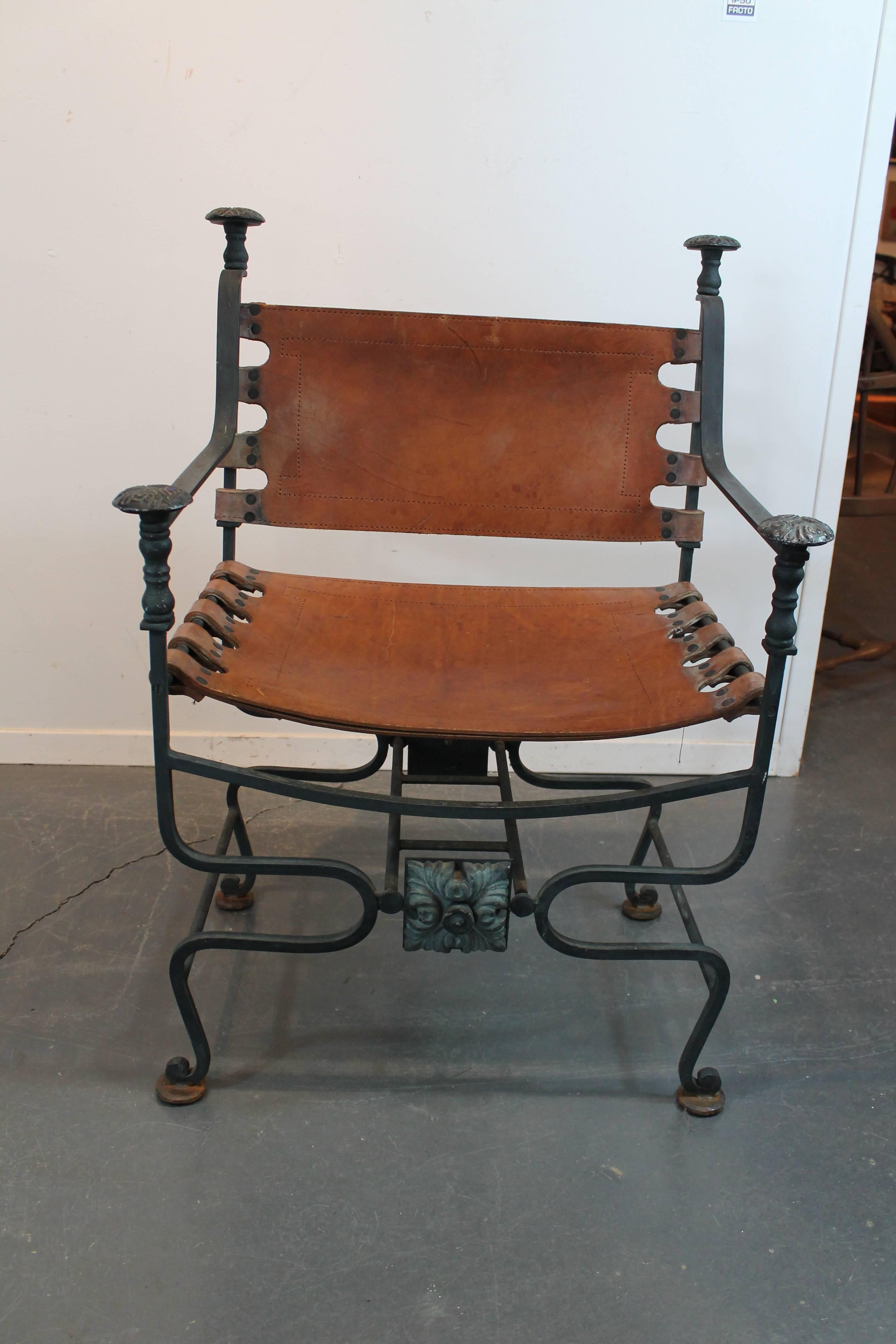 Pair of Mid-20th Century Savonarola Chairs In Good Condition In 3 Oaks, MI