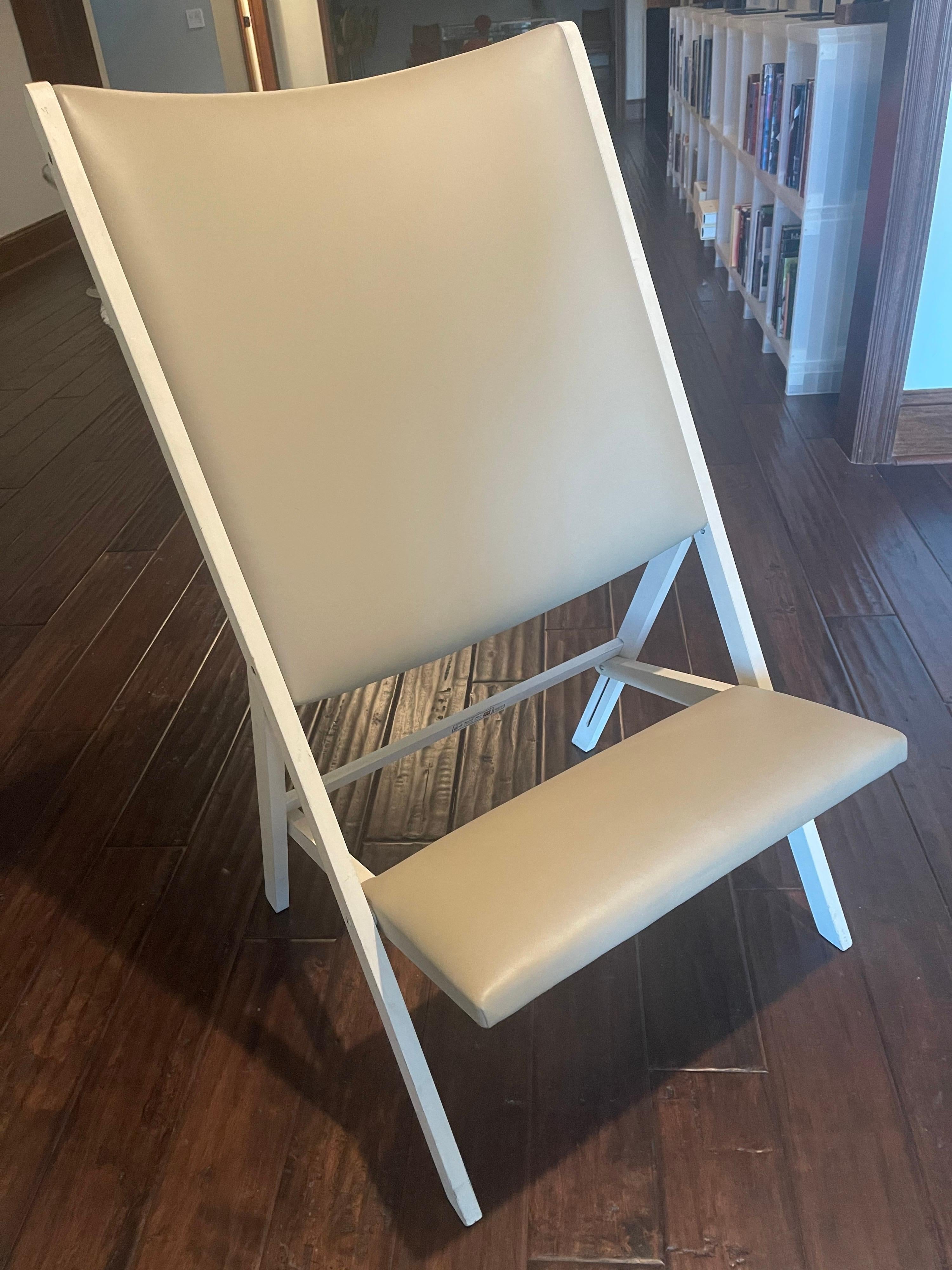 Pair of Gabriella Folding Chairs Model D.270.2 by Gio Ponti In Good Condition For Sale In Atlanta, GA
