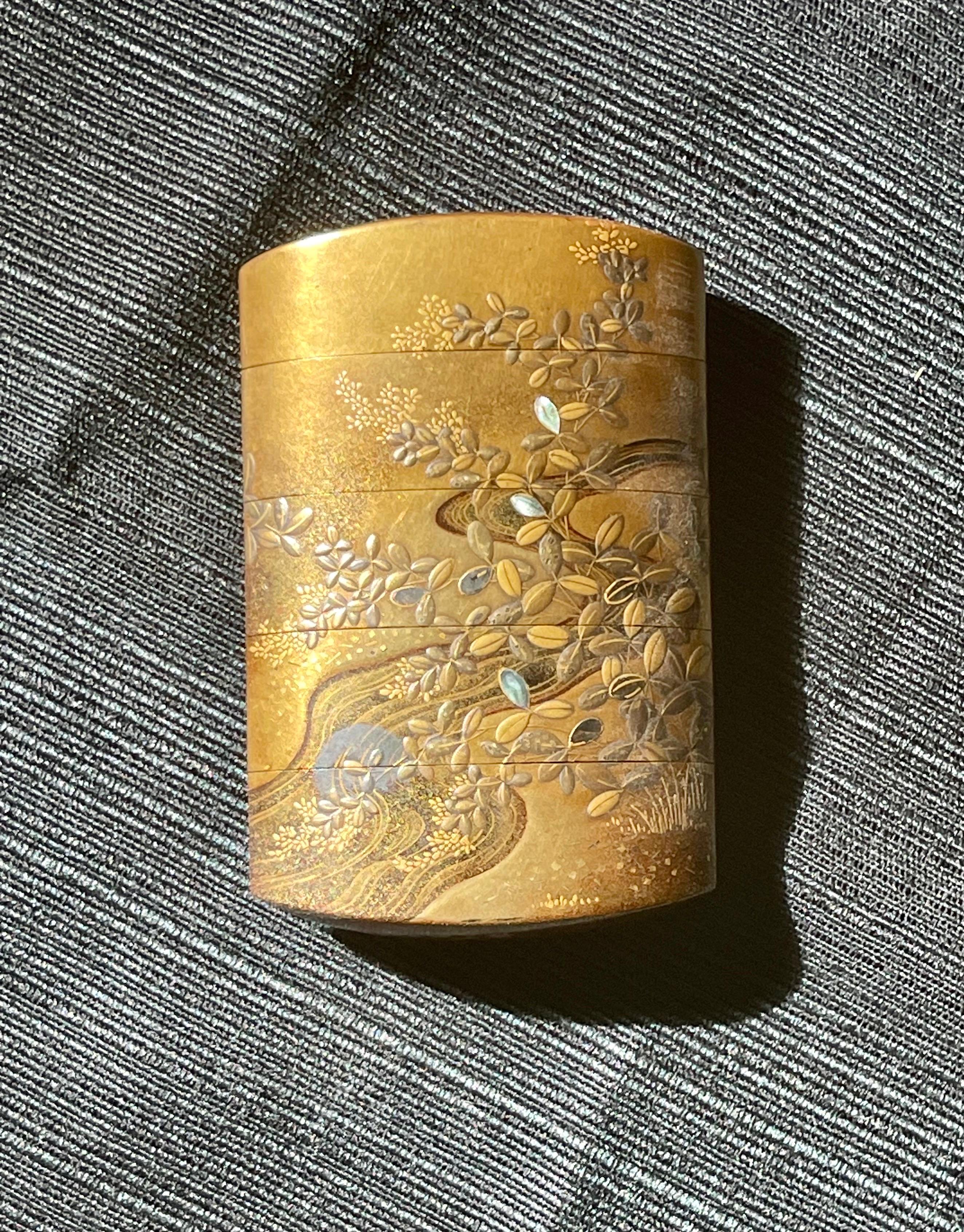 Fine Japanese Lacquered Inro with Inlays by Kajikawa For Sale 9