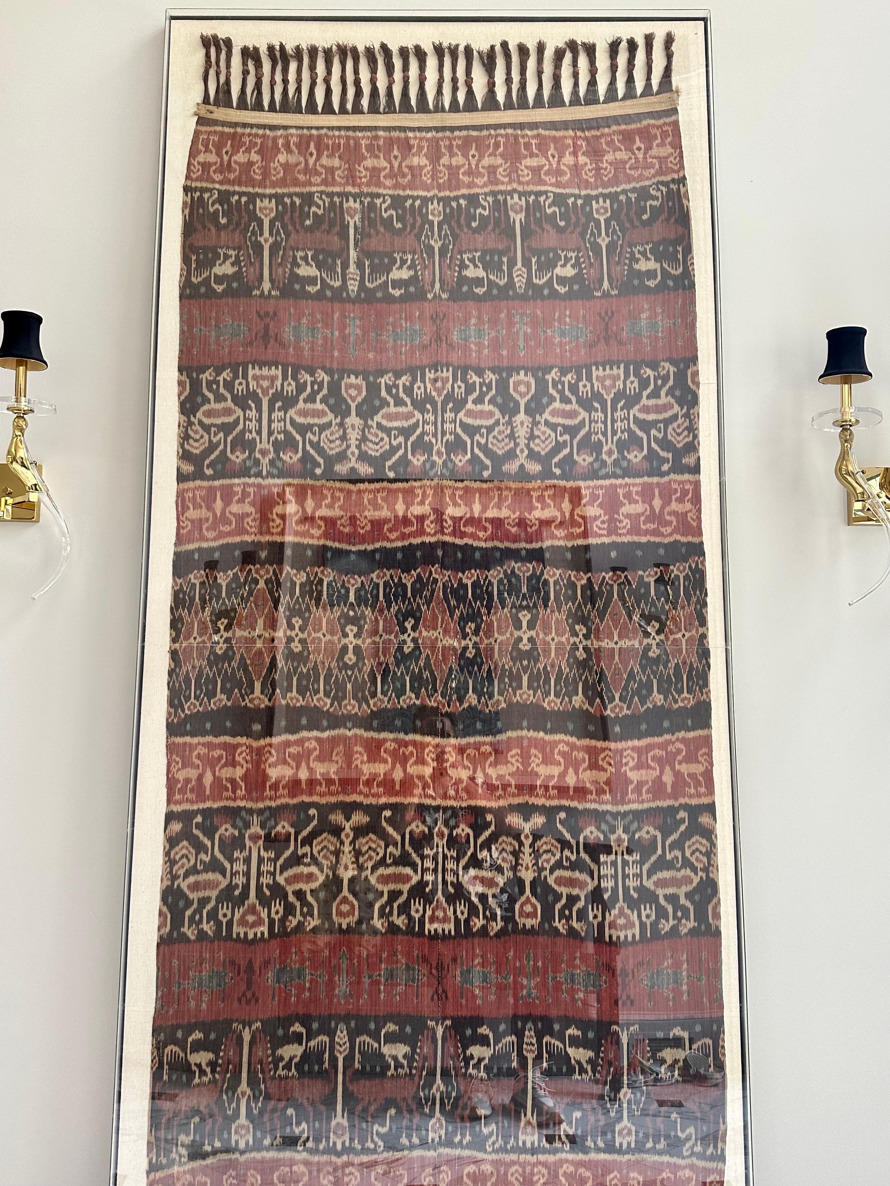 Large framed Antique Indonesia Ceremonial Ikat Hinggi from Sumba For Sale 1