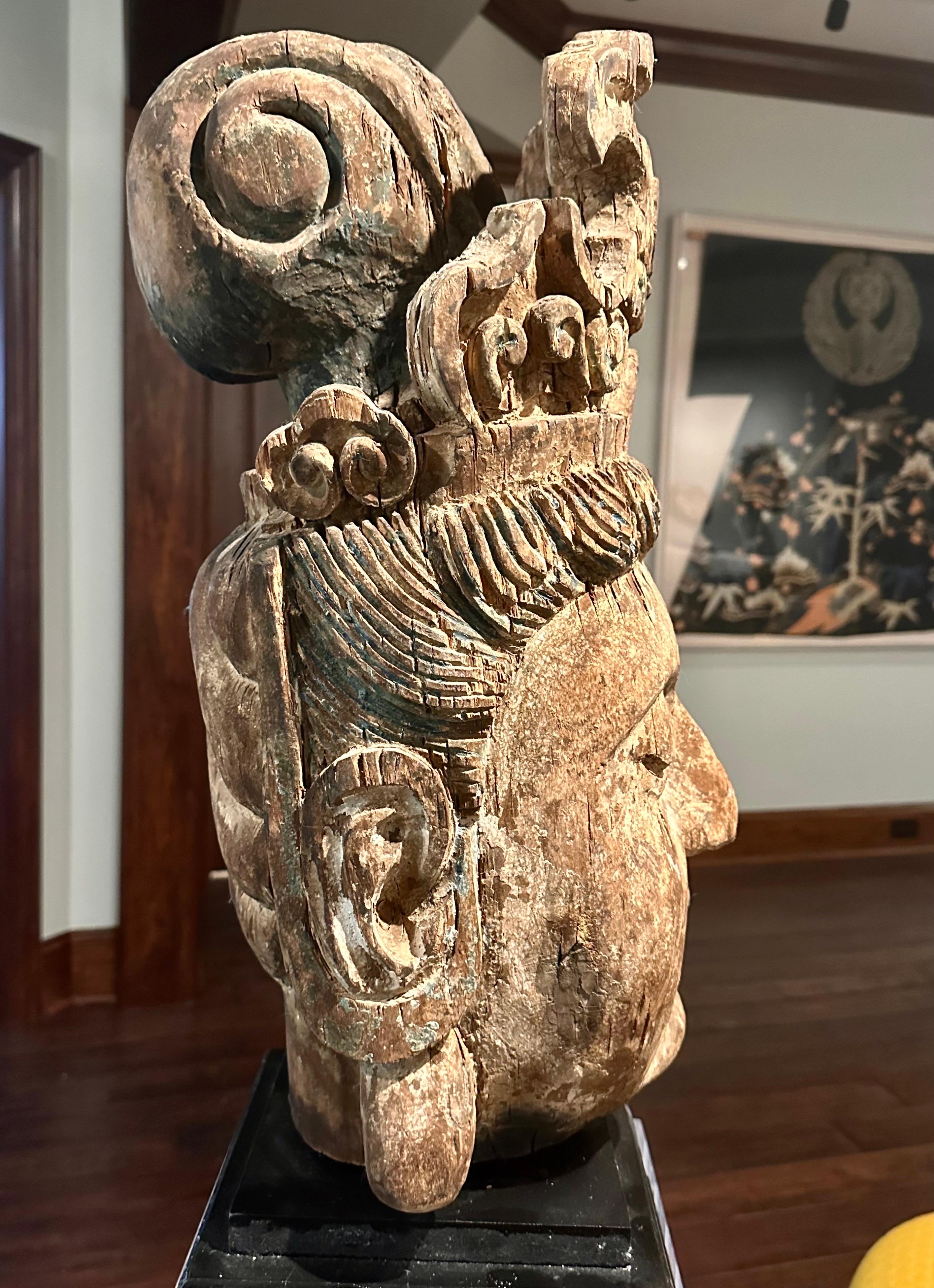 Intagliato a mano Grande scultura in Wood con testa di Boddhisatva della dinastia Ming in vendita