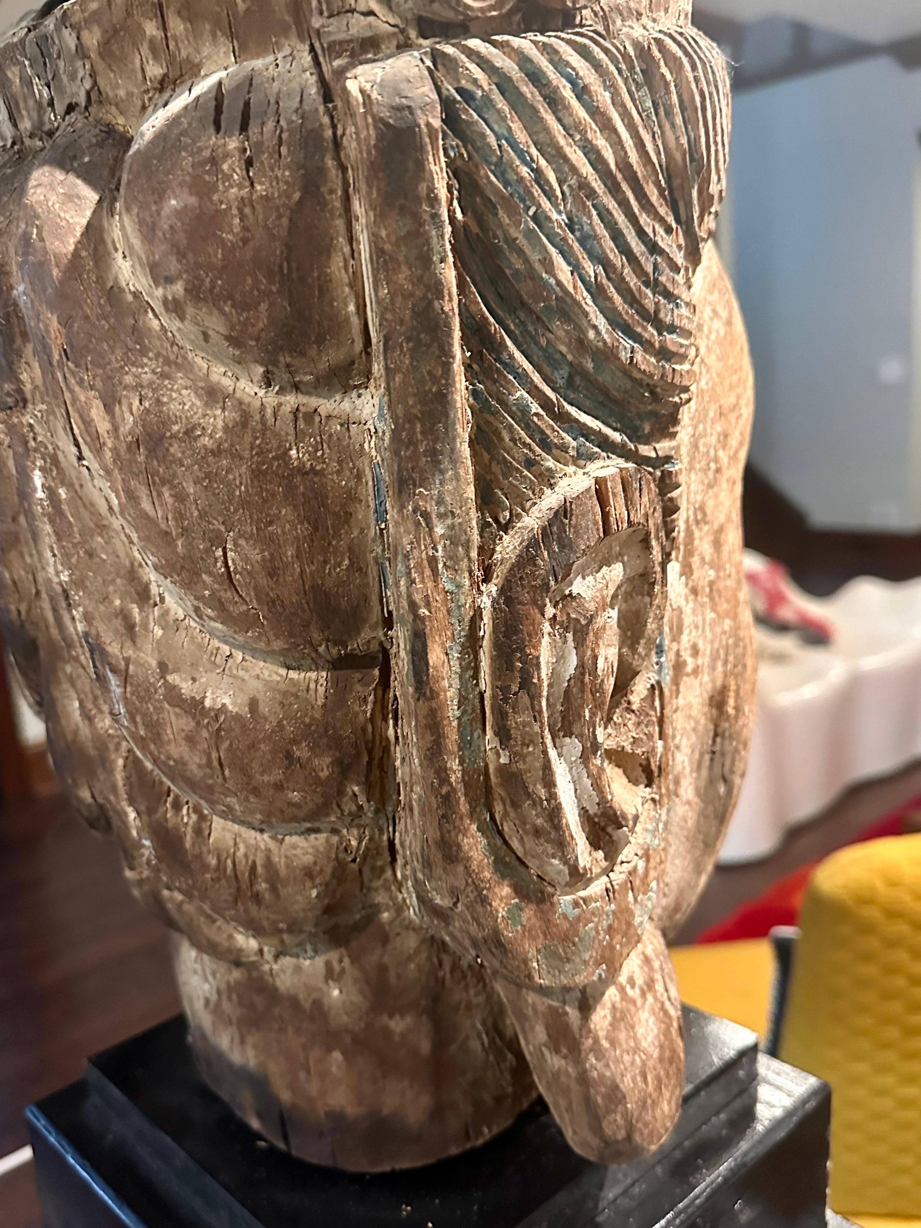 Grande scultura in Wood con testa di Boddhisatva della dinastia Ming in vendita 7