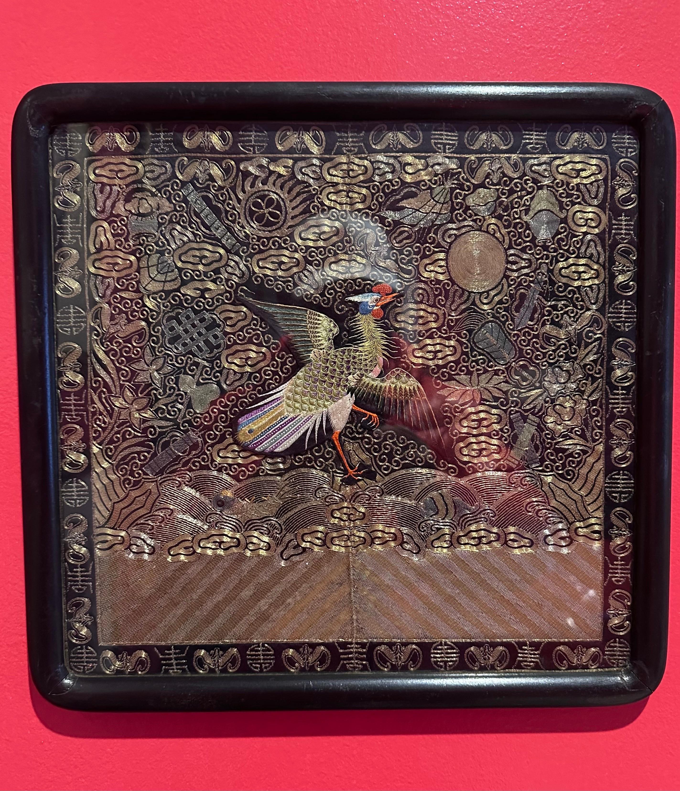 Paire d'encadrements Superbe insigne de troisième rang brodé en forme de paon de la dynastie chinoise Qing en vente 12