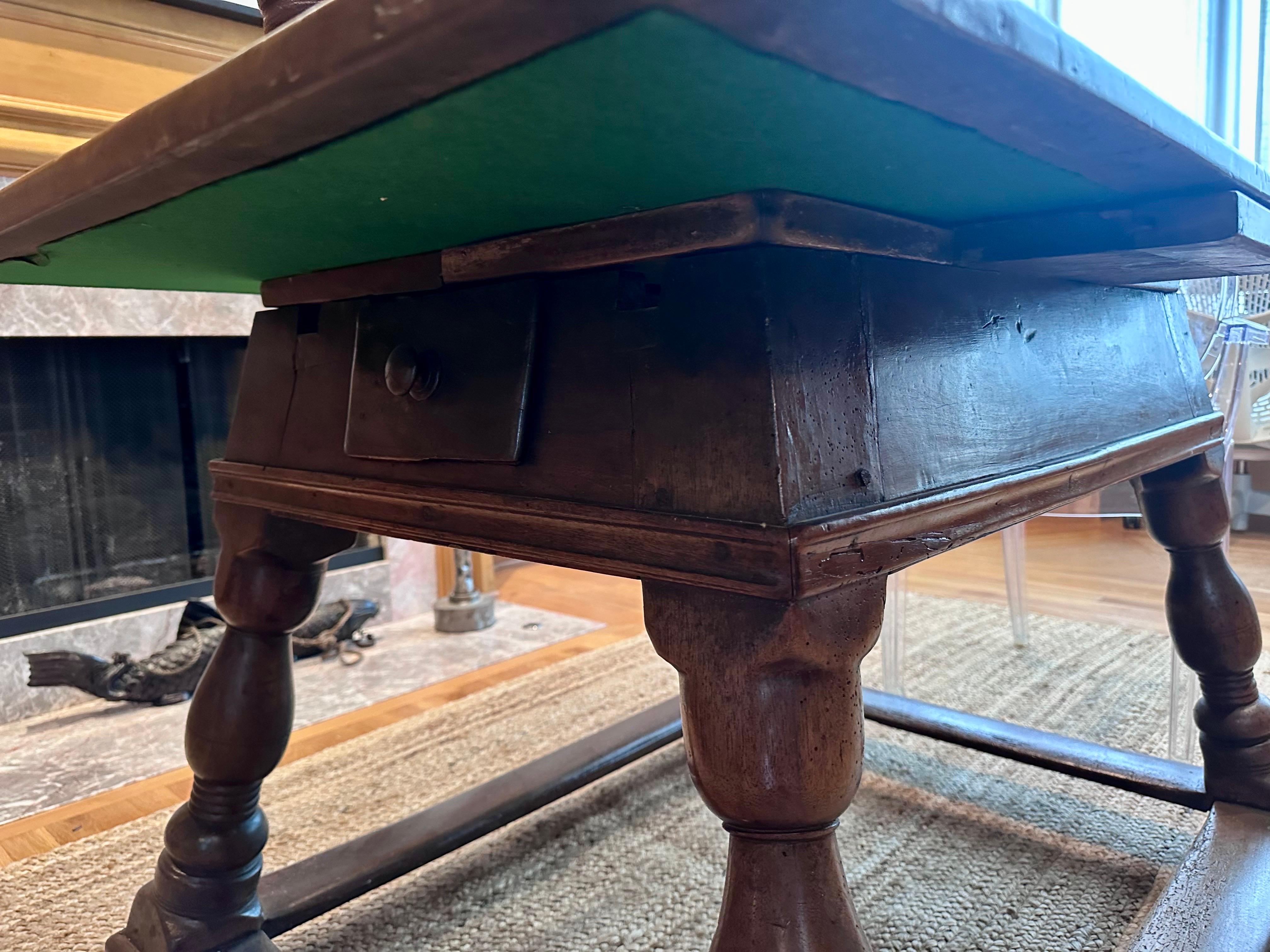 Table centrale de taverne suisse ancienne de type Jogl en vente 9