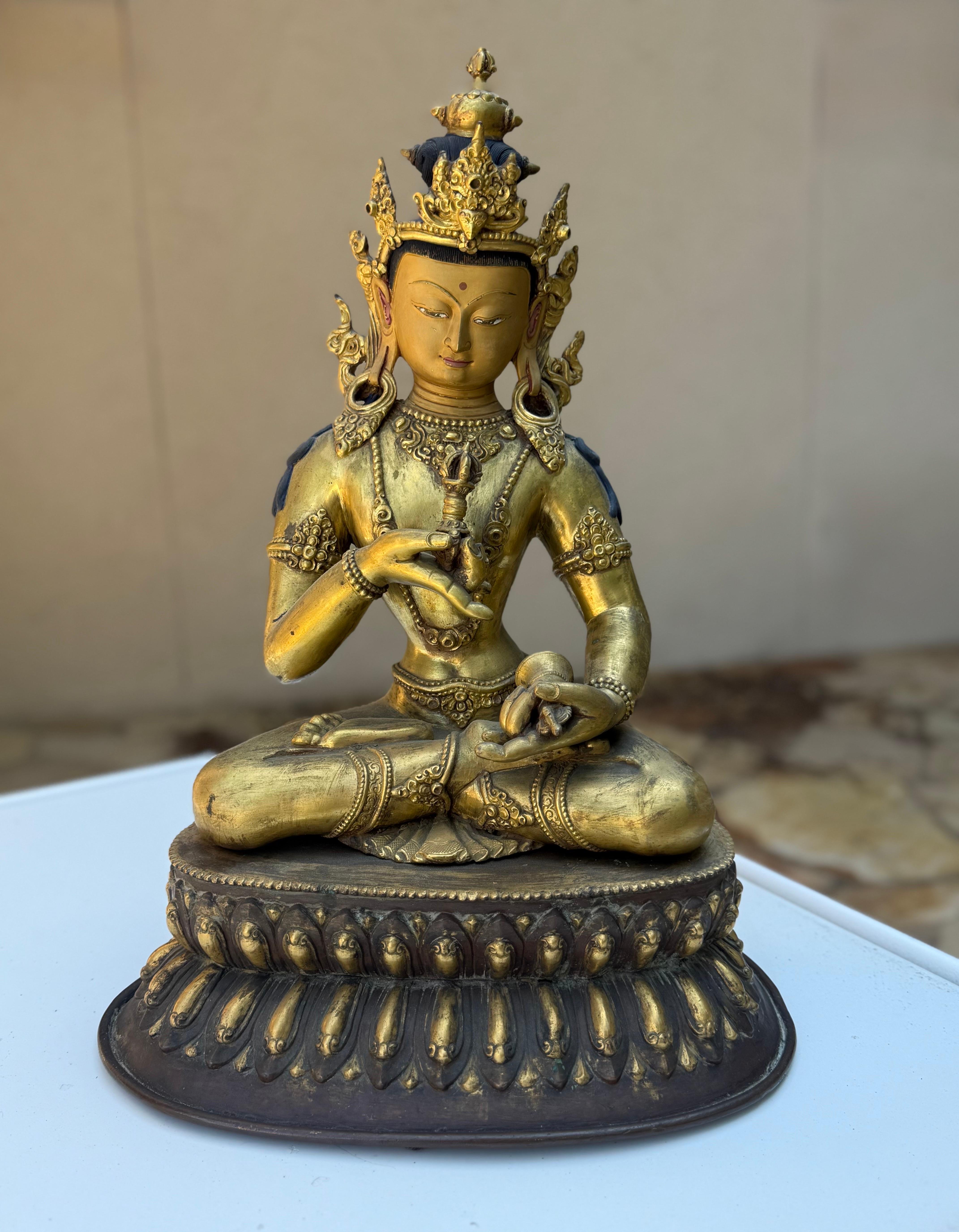 Belle statue en bronze chino-tibétain de Vajrasattva Bodhisattva en vente 4