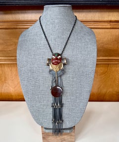 Bespoken Silber und Gold Halskette mit japanischer Tengu Maske von Mary Ann Scherr