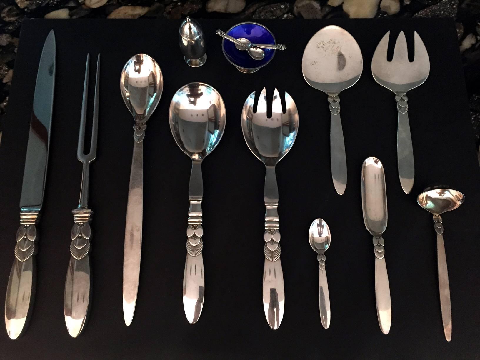 An extensive sterling silver set in cactus pattern designed by Gundolph Albertus in 1930 for Georg Jensen. One of the most elegant designs from the esteemed Danish Silversmith.
This is an extraordinary large set that include a nice piece place