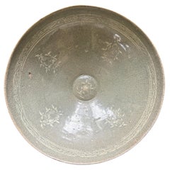 Ciotola coreana in ceramica celadon con intarsio in smalto sanggam, dinastia Goryeo