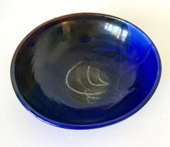 Grande ciotola in ceramica con smalto blu brillante di Toshiko Takaezu