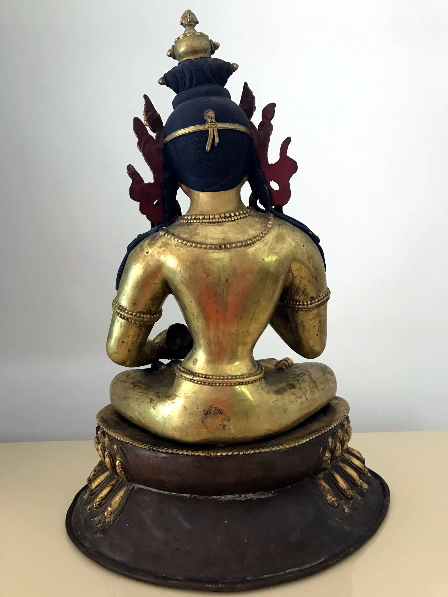 Bronzestatue des Vajrasattva Bodhisattva aus der chinesischen Sino-Tibetischen Bronze (Vergoldet) im Angebot