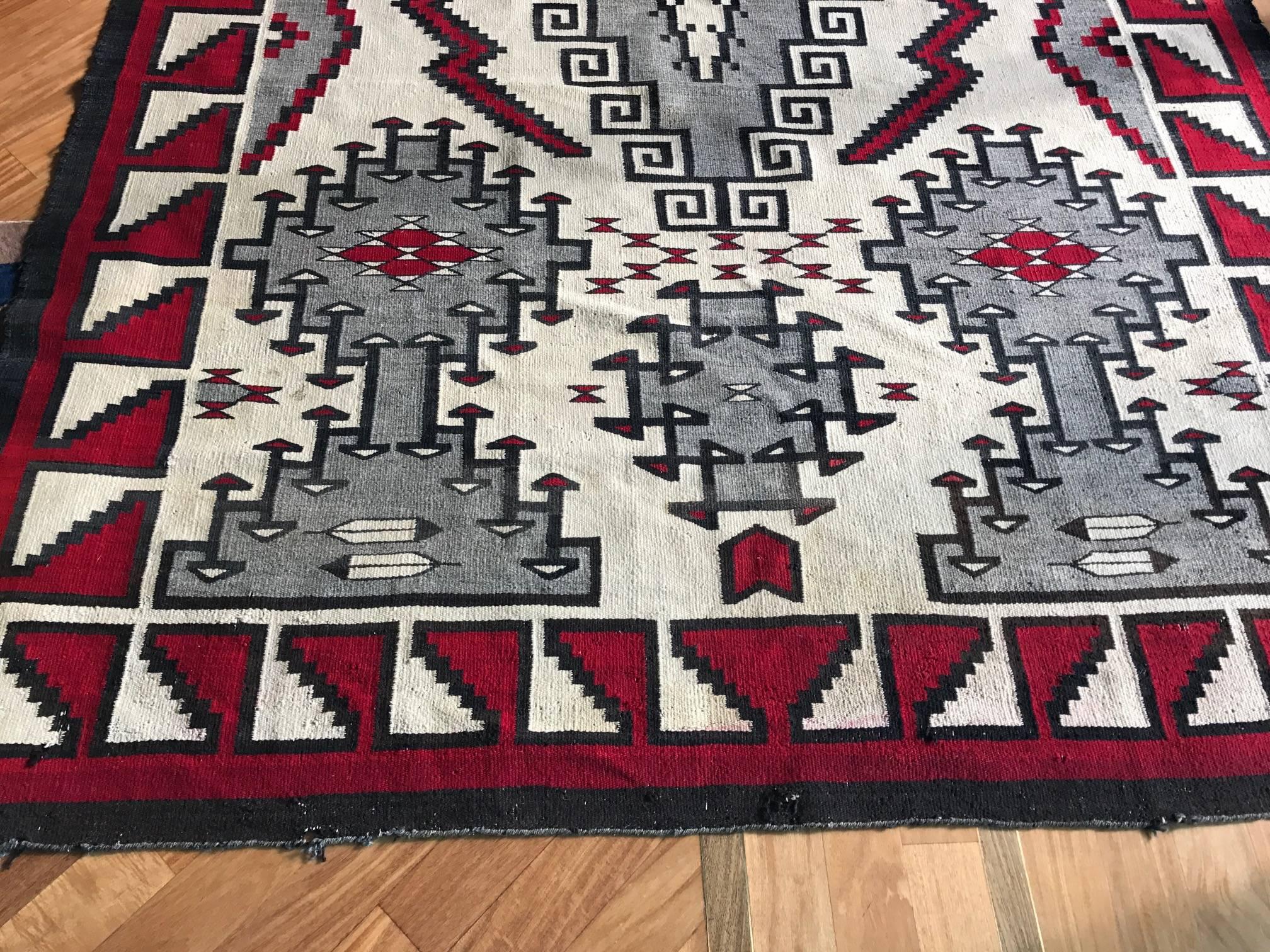 Großer und seltener antiker Navajo Klagetoh-Teppich im Angebot 2