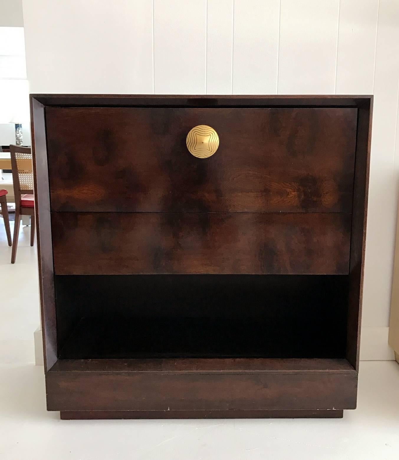 Art Deco transiting to Streamline modern drop front desk/secretary designed by Gilbert Rohde in 1940s and manufactured by Herman Miller. Exotic paldao veneer. It has a draw and a drop front desk with fitted interior.
The knob on the front of the