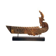 Due antiche sculture sul tetto di Hong Bird provenienti dalla Tailandia