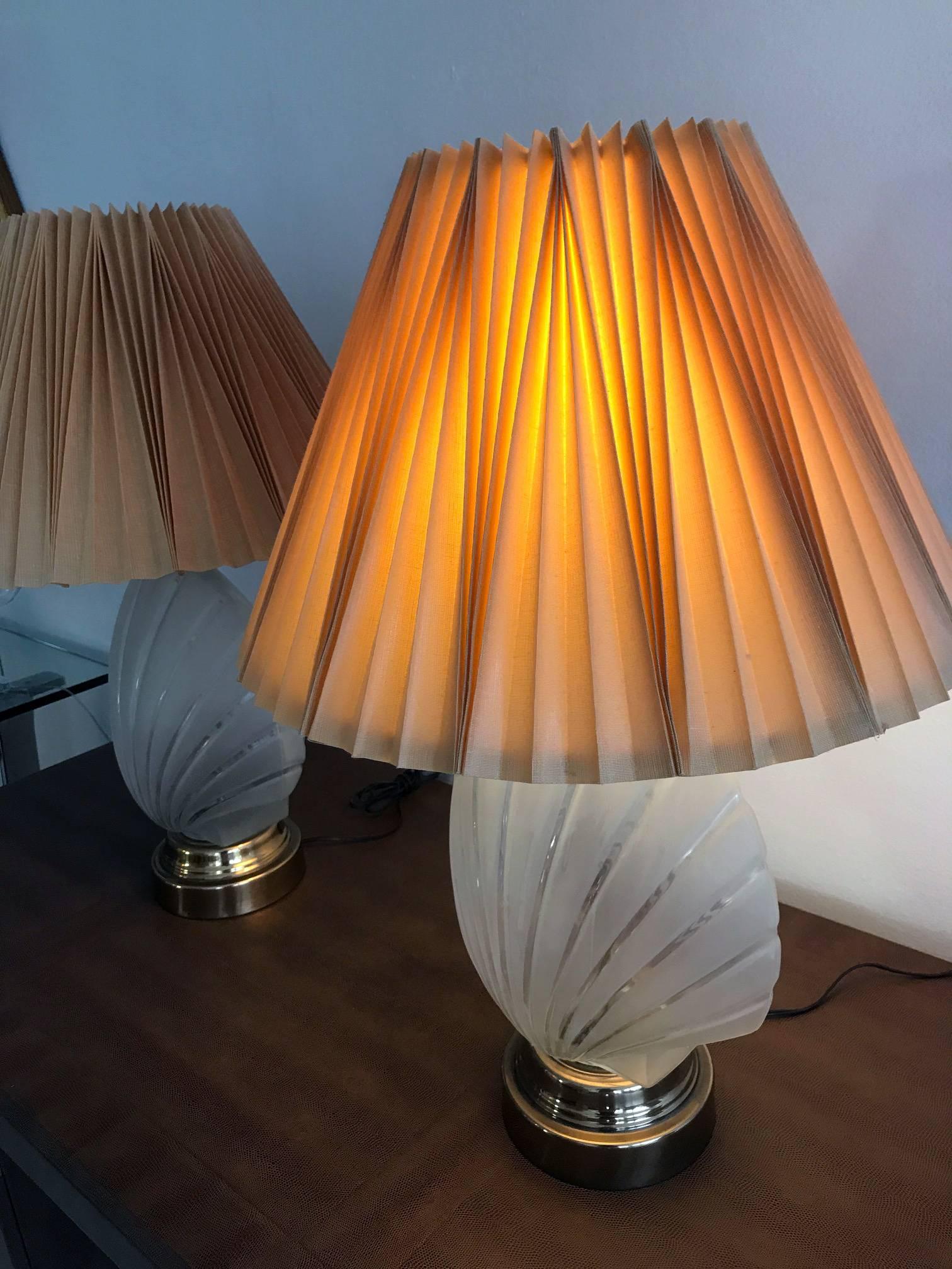 Pair of Shell Form Glass Table Lamps In Good Condition For Sale In Atlanta, GA