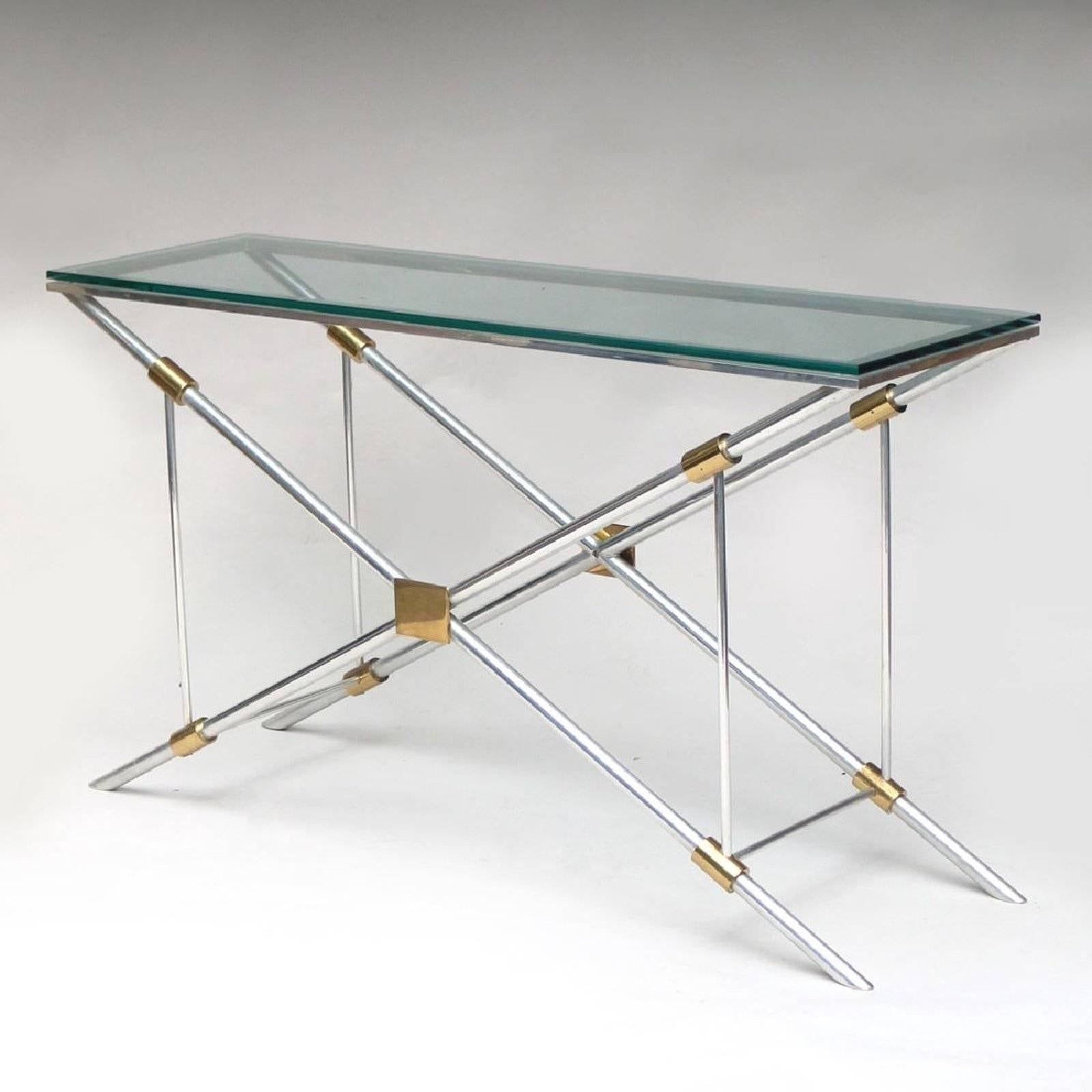 A console table by John Vesey (1924-1992) for John Vesey Inc. A rare model from the designer who reinvented classics for modern living.
Constructed in polished aluminium and brass accents, with glass top.
