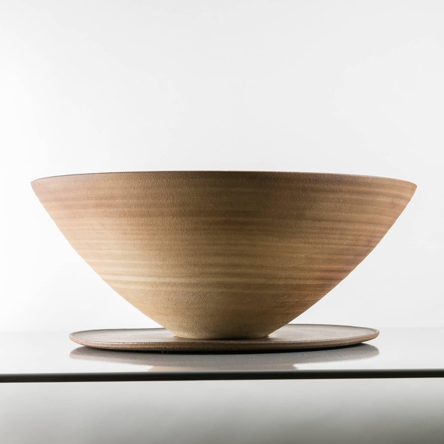 Remarkable stoneware centerpiece by Nanni Valentini for Ceramica Arcore.
The set is composed by the large thin bowl and the big round plate.
Both pieces can be used separately.