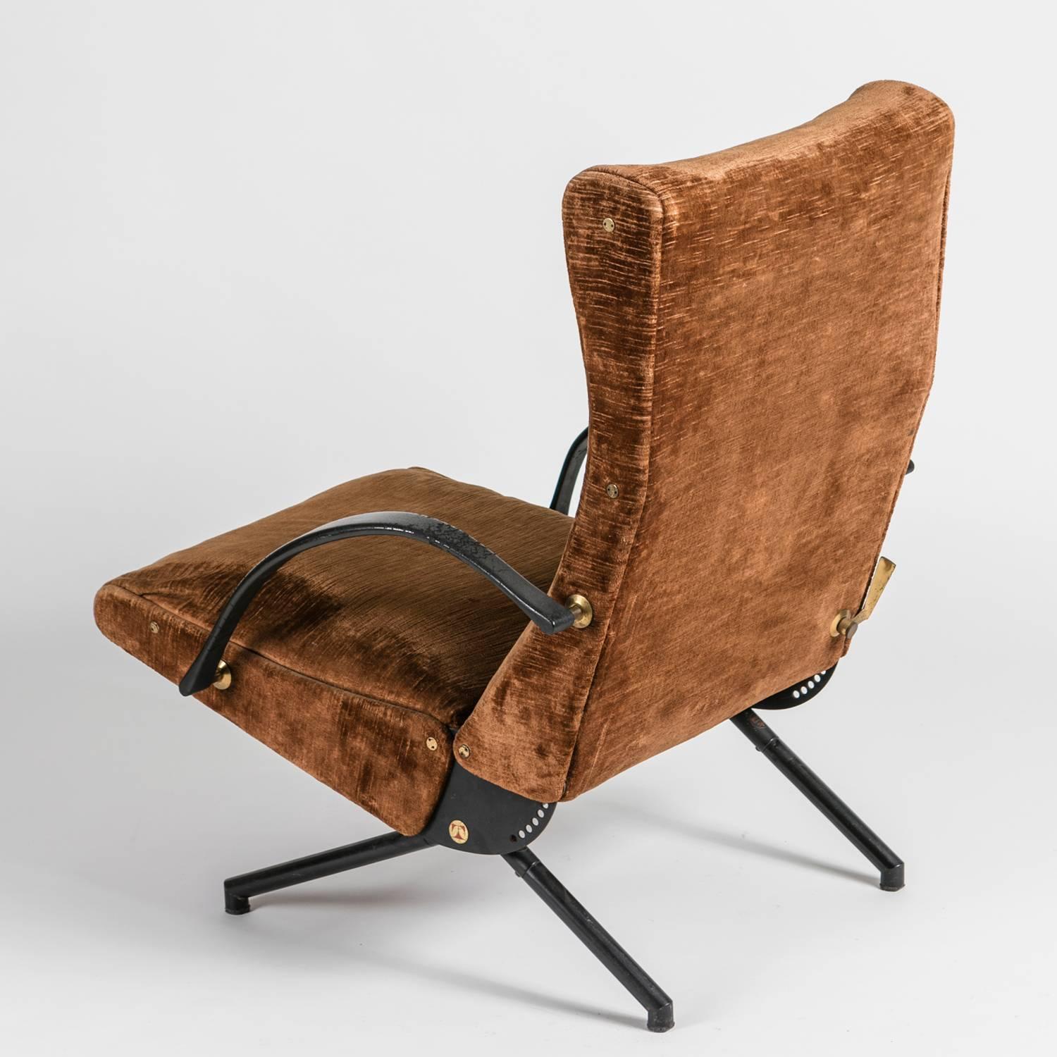 Pair of P40 Lounge Chairs by Osvaldo Borsani for Tecno In Good Condition In Milan, IT