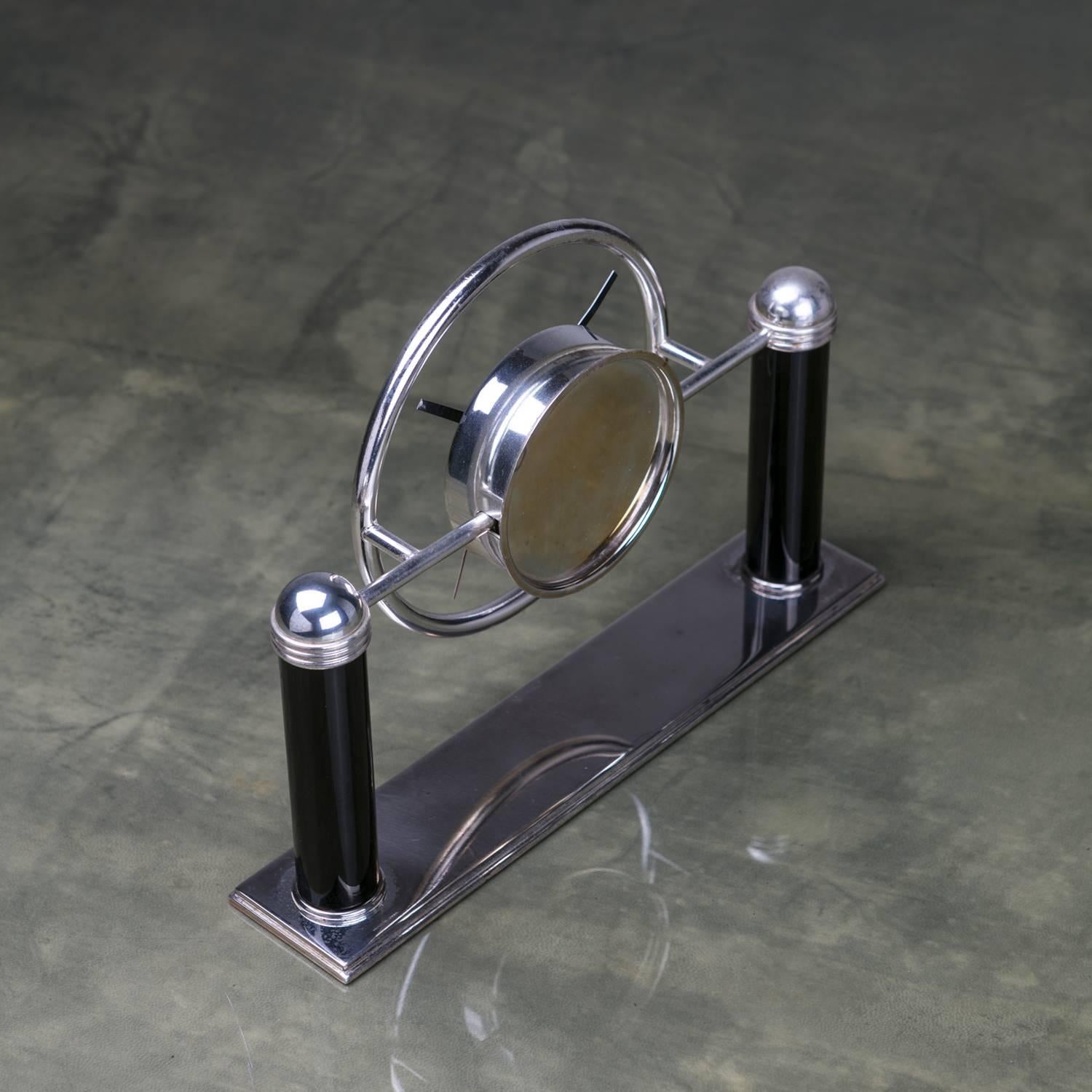 Marvelous desk clock by Christofle.
Streamlined piece with silver elements.