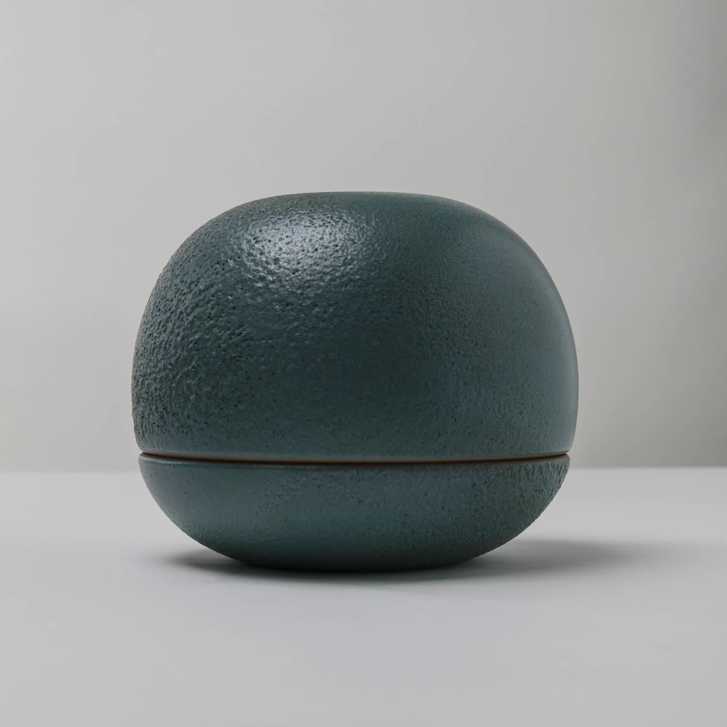 Ceramic centerpiece by Franco Bucci for Laboratorio Pesaro.
Movable top reveals the inside shape of the lower element.
Another piece by Franco Bucci available, as pictured in the images.
