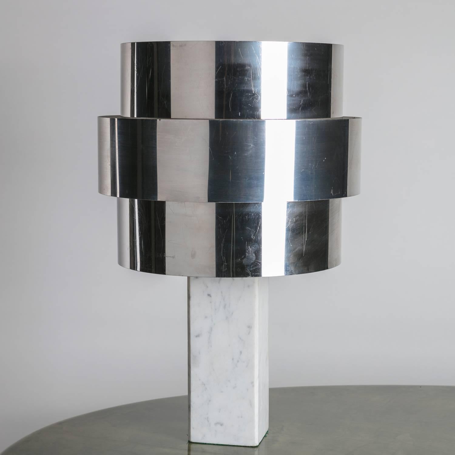 Lampe de bureau en marbre de Carrare et métal, Italie, années 1960 Bon état - En vente à Milan, IT