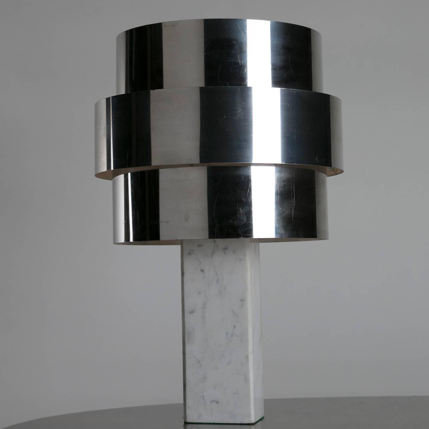 Precious Italian 1960s table lamp with carrara marble base and chrome shade composed by three removable discs.