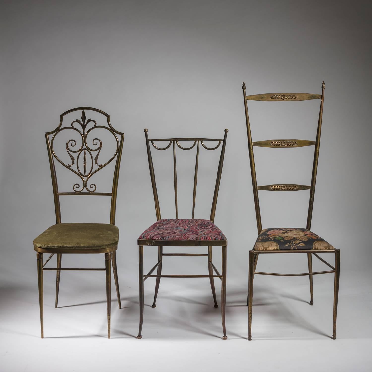 Set of six pairs of brass Chiavari chairs.
Every pair features different backrest shape and upholstery.
Size refers to the tallest pair.