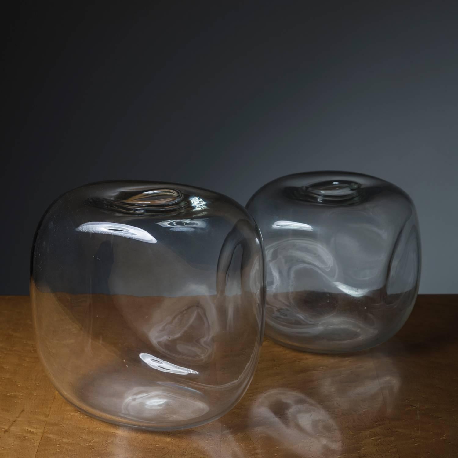 Marvelous set of two glass vases by Flavio and Alfredo Barbini.
Every piece has a different shape, round corners and an asymmetrical hole on the top.
Size refers to the bigger piece.

Literature: Casa Vogue magazine - Issue 9 - 1971 page 52.