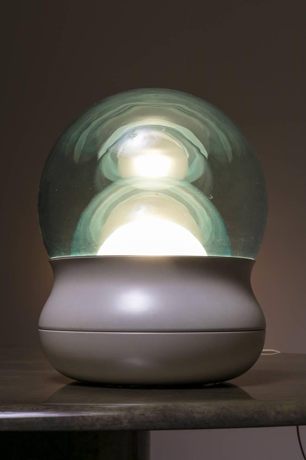 Remarkable table lamp model TL278 manufactured by Stilnovo.
Aluminum base hosts three increasing diffusers in opal and azure glass.
Marked on both bottom and socket.