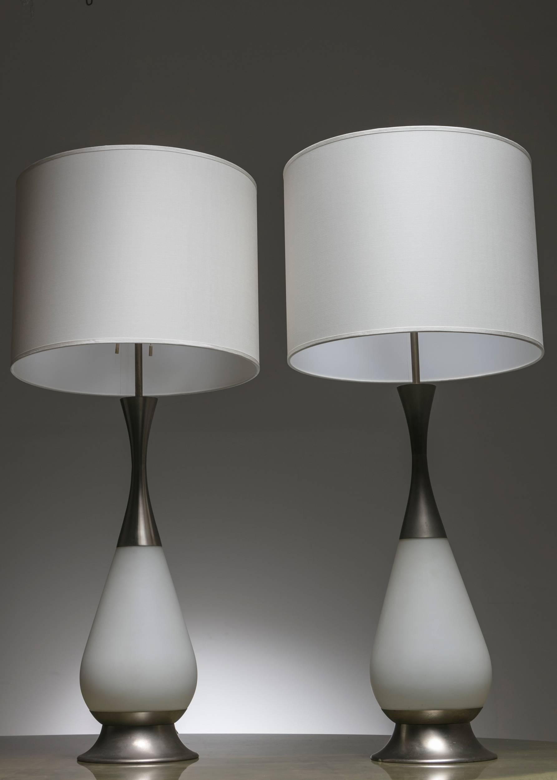 italien Marvellous ensemble de deux lampes de table Stilnovo, Italie, années 1960 en vente