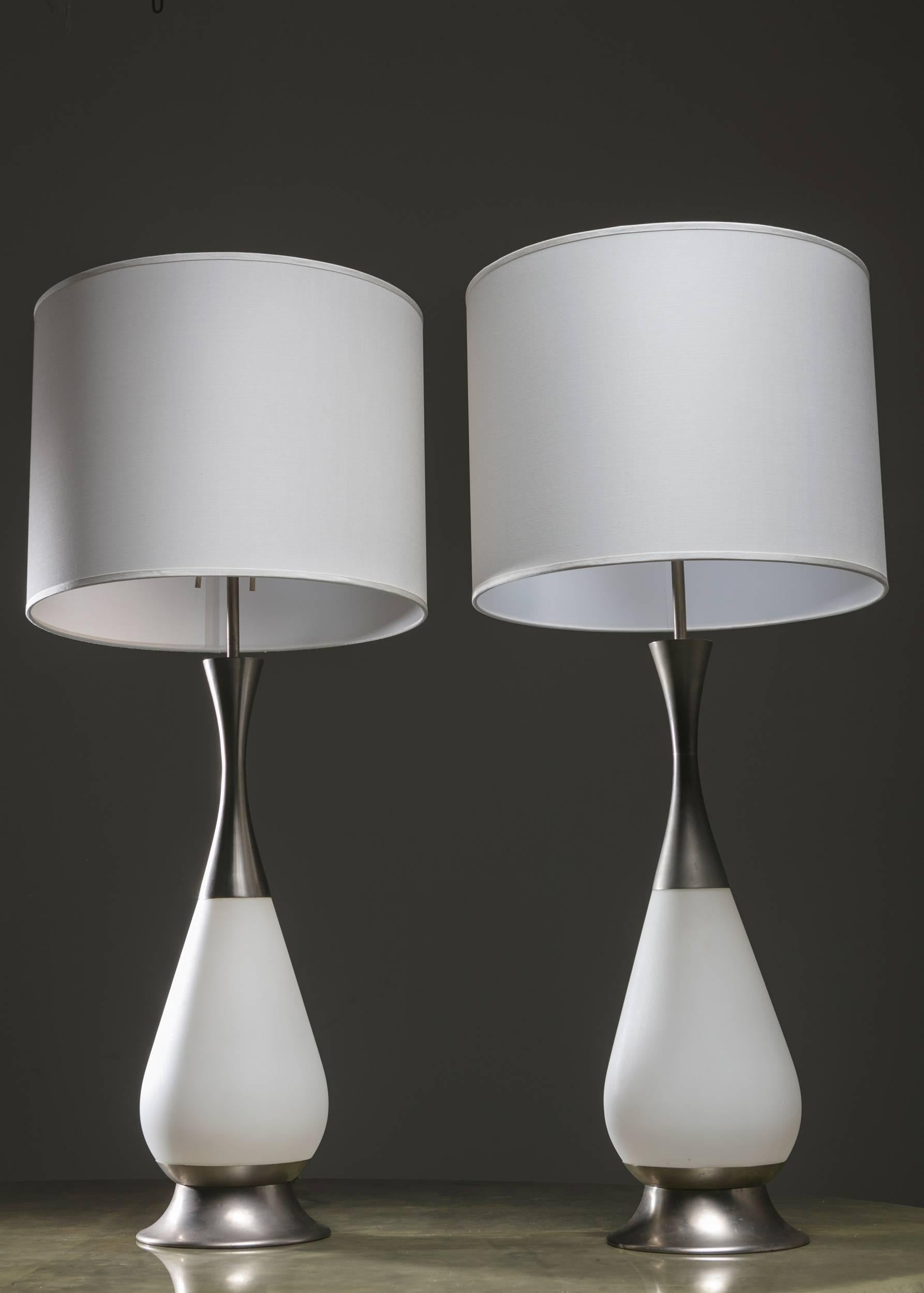 Marvellous Set of Two Stilnovo Table Lamps, Italy, 1960s In Good Condition For Sale In Milan, IT