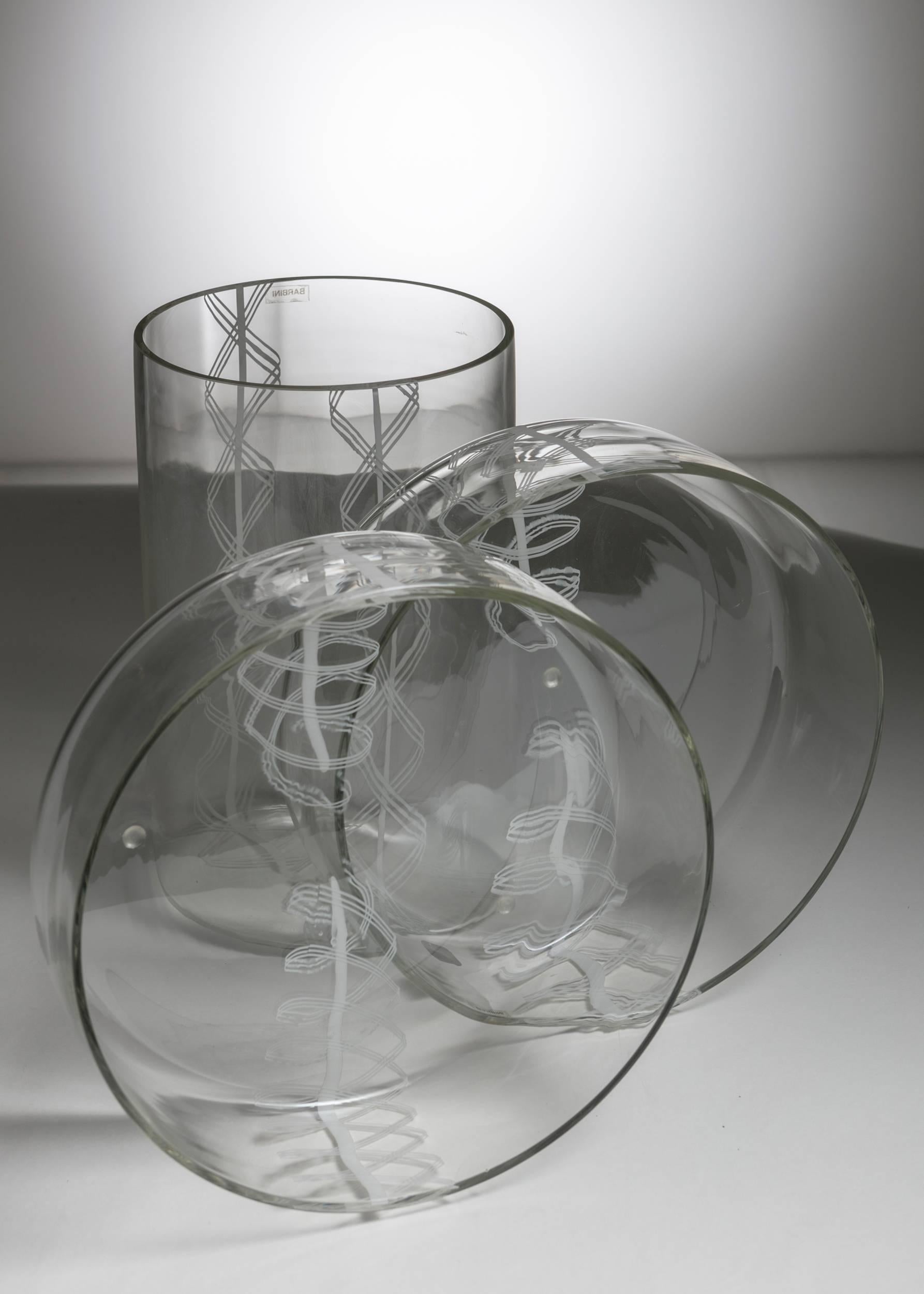 Satz von drei Vasen aus Murano-Glas von Barbini.
Mundgeblasenes Glas mit edlem weißen Filigrana-Dekor.
Größe der niedrigen Stücke.
