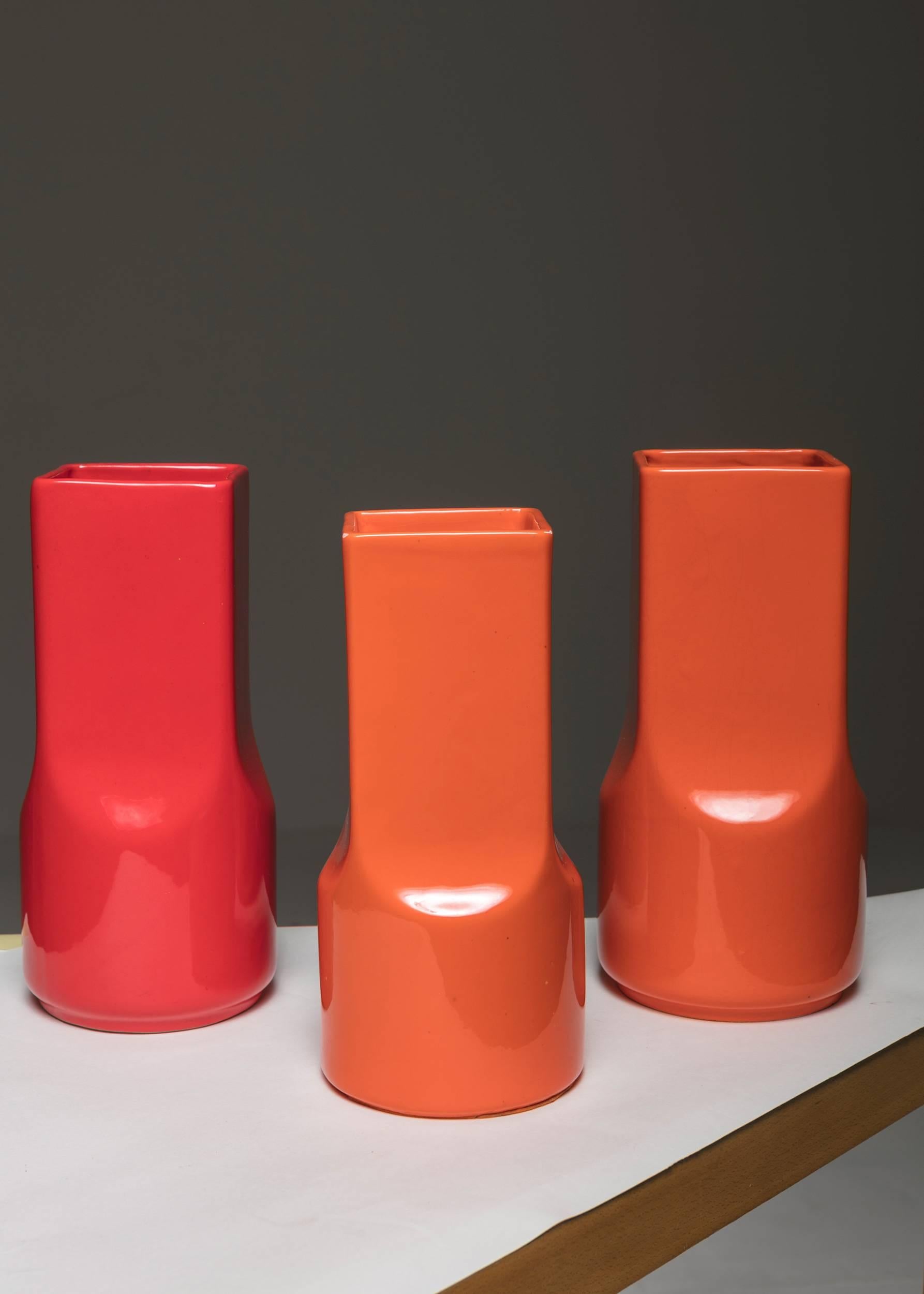 Set of thwo ceramic vases by Studio O.P.I. for Gabbianelli.
please note: currently available only one red piece and one white piece.
Price refers to the set of two pieces.