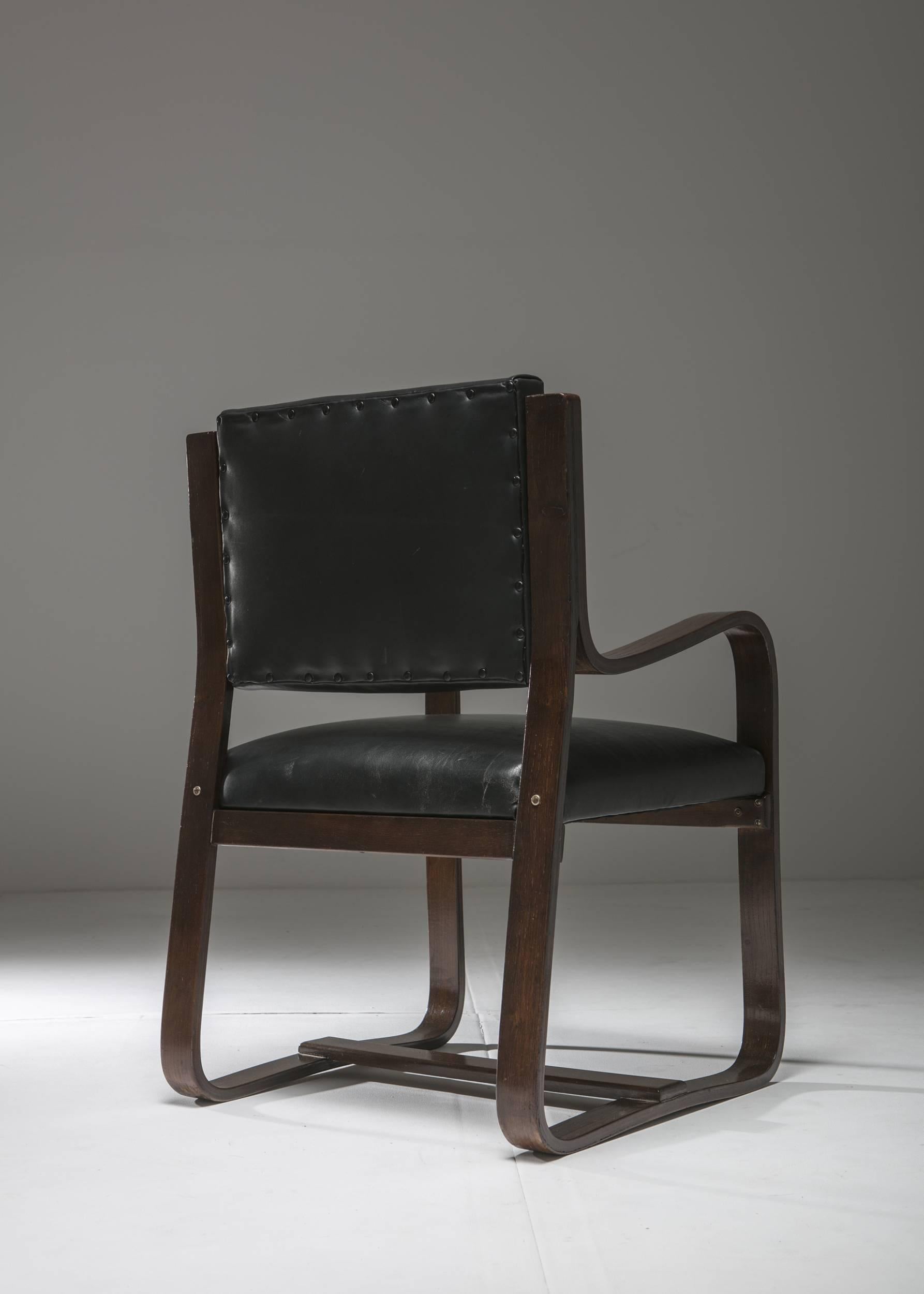 Rare plywood armchair by Giuseppe Pagano.
Scandinavian and rationalist influences on this piece in black leather cover and plywood frame.