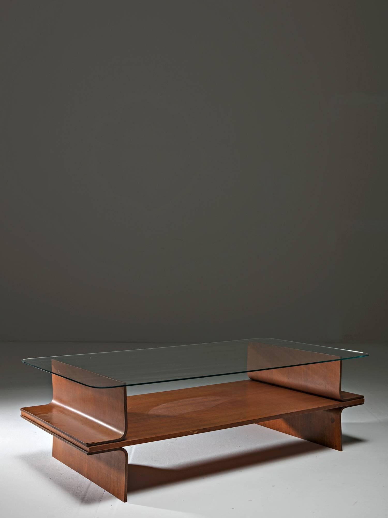 Remarkable low table manufactured by Cassina.
Few essential plywood elements compose the frame of the table.