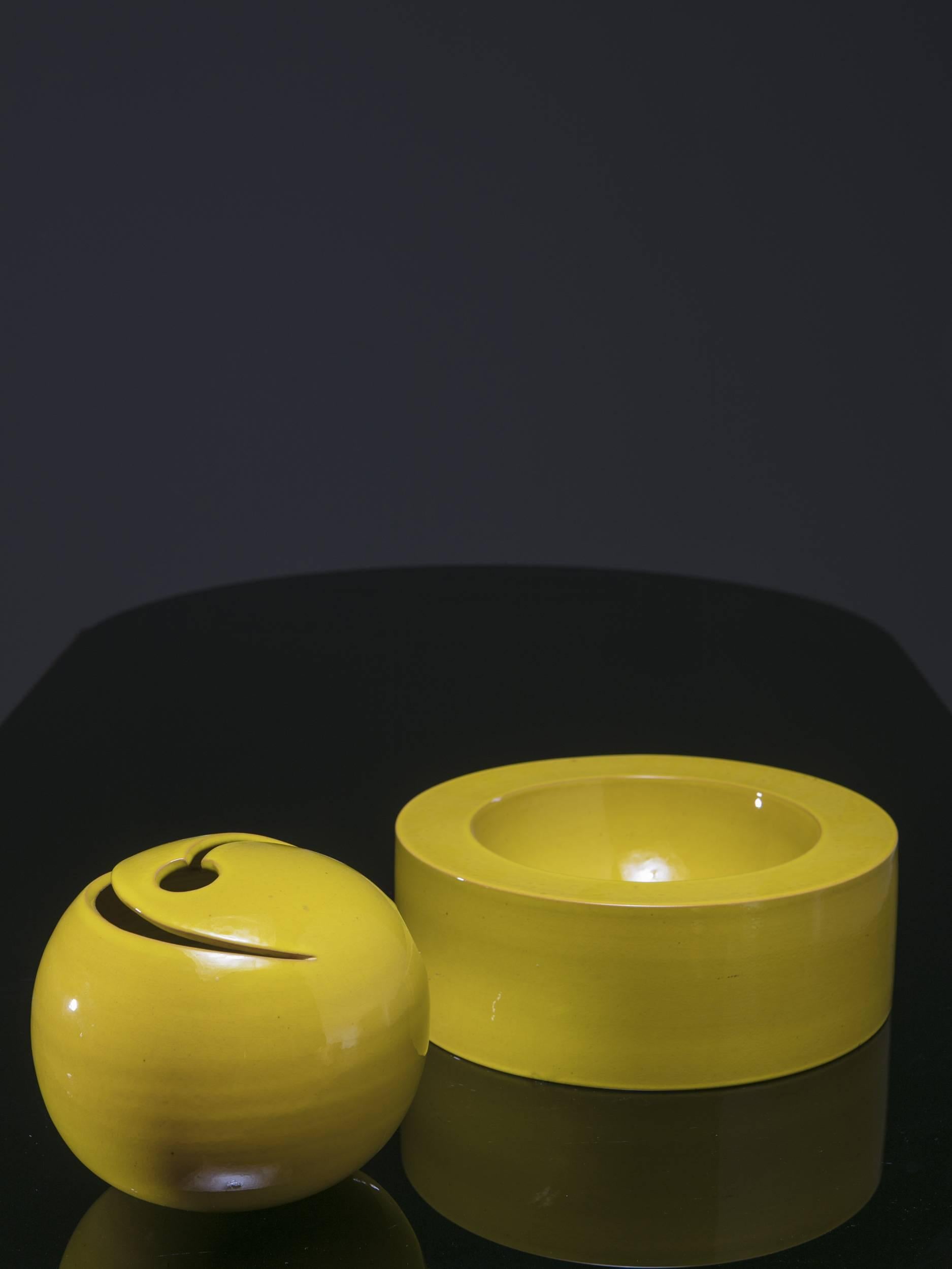 Ceramic sculpture by Franco Bucci.
Two pure shapes can be combined in different positions.