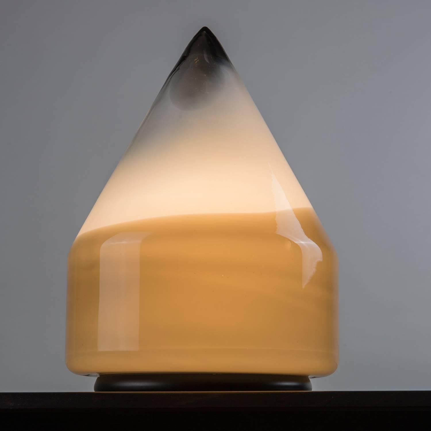 Remarkable Italian 60s Murano glass table lamp.
The single milky glass shade has a gray large stripe on the base and a black top. 