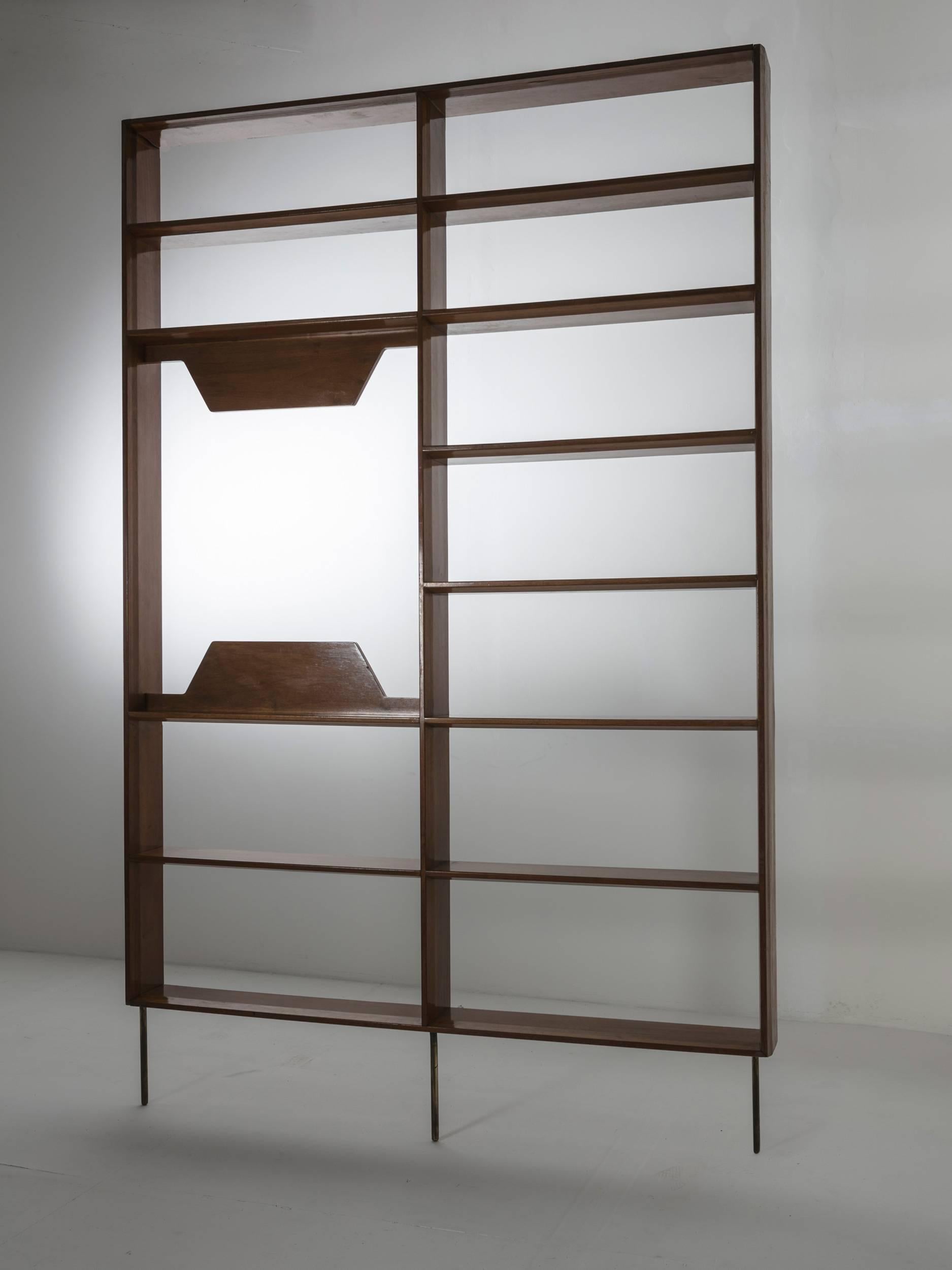 Remarkable one-off wall unit by Mario Gottardi.
The piece features a wood frame with shelves and an area to display paintings.
This frame is supported by three L shaped brass legs and kept detached by the back wall through brass spacers.